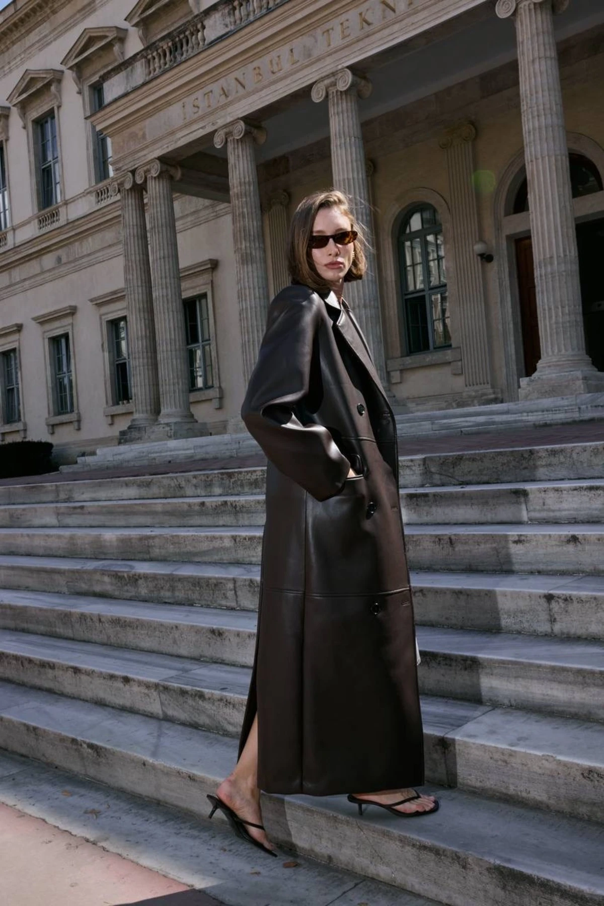 KAHVERENGİ KRUVAZE UZUN DERİ KABAN