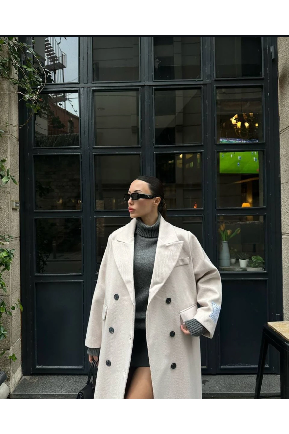 EKRU OVERSİZE ARMA DETAY BALIKSIRTI KABAN %70YÜN %22PAMUK