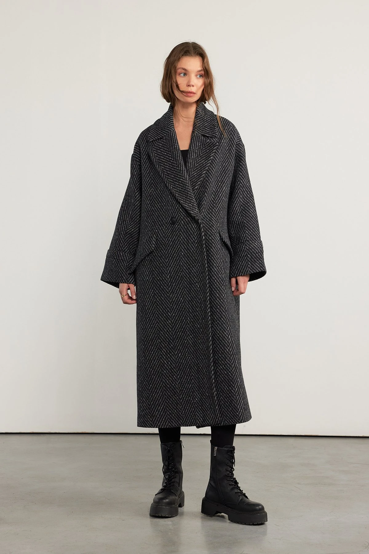 Balık Sırtı Kaşe Kaban Siyah Oversize Bol Kesim