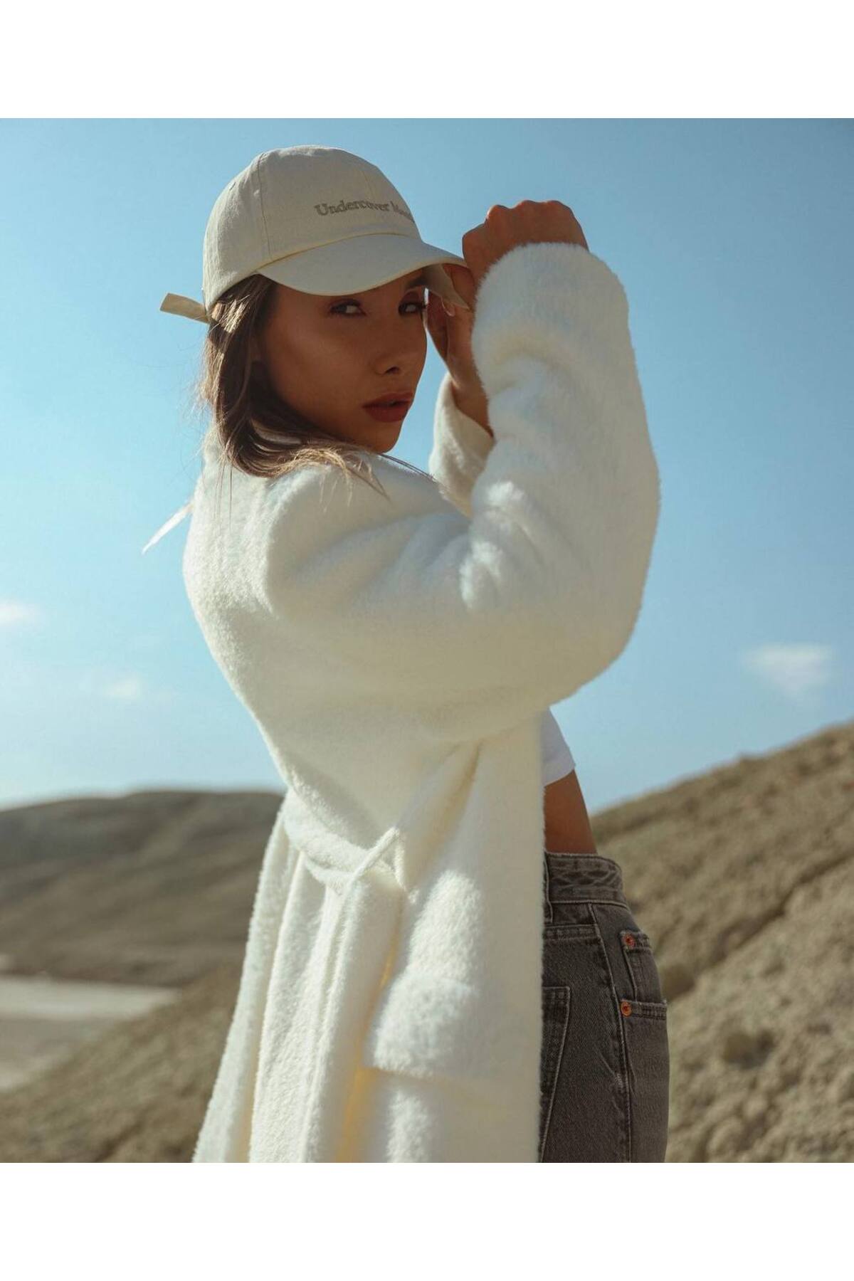 Beyaz Kuşaklı Peluş Kaban