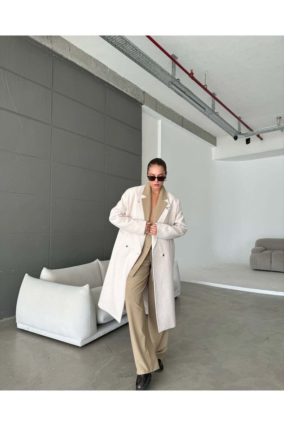 EKRU BALIKSIRTI DÜĞMELİ KAŞE KABAN