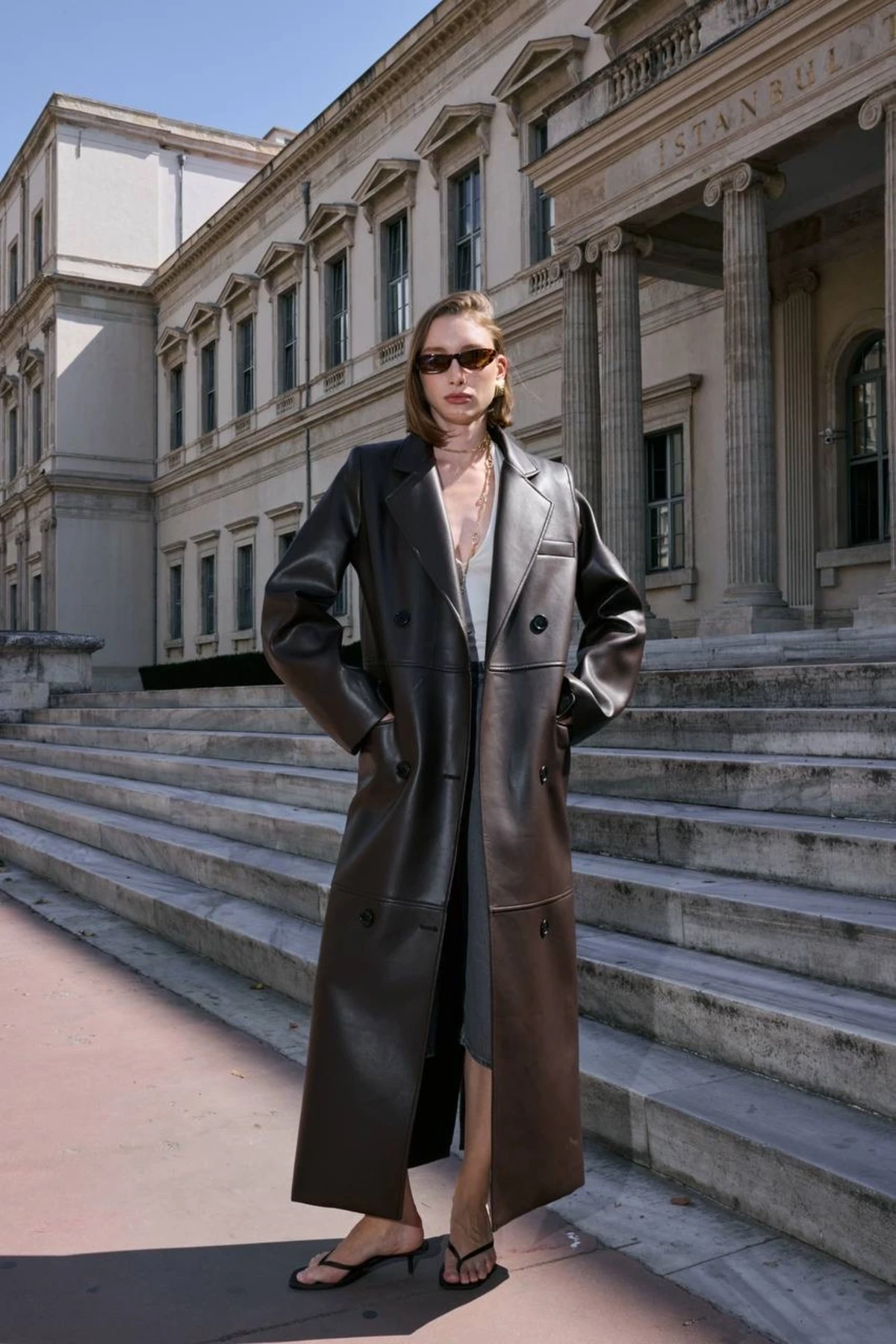 KAHVERENGİ KRUVAZE UZUN DERİ KABAN