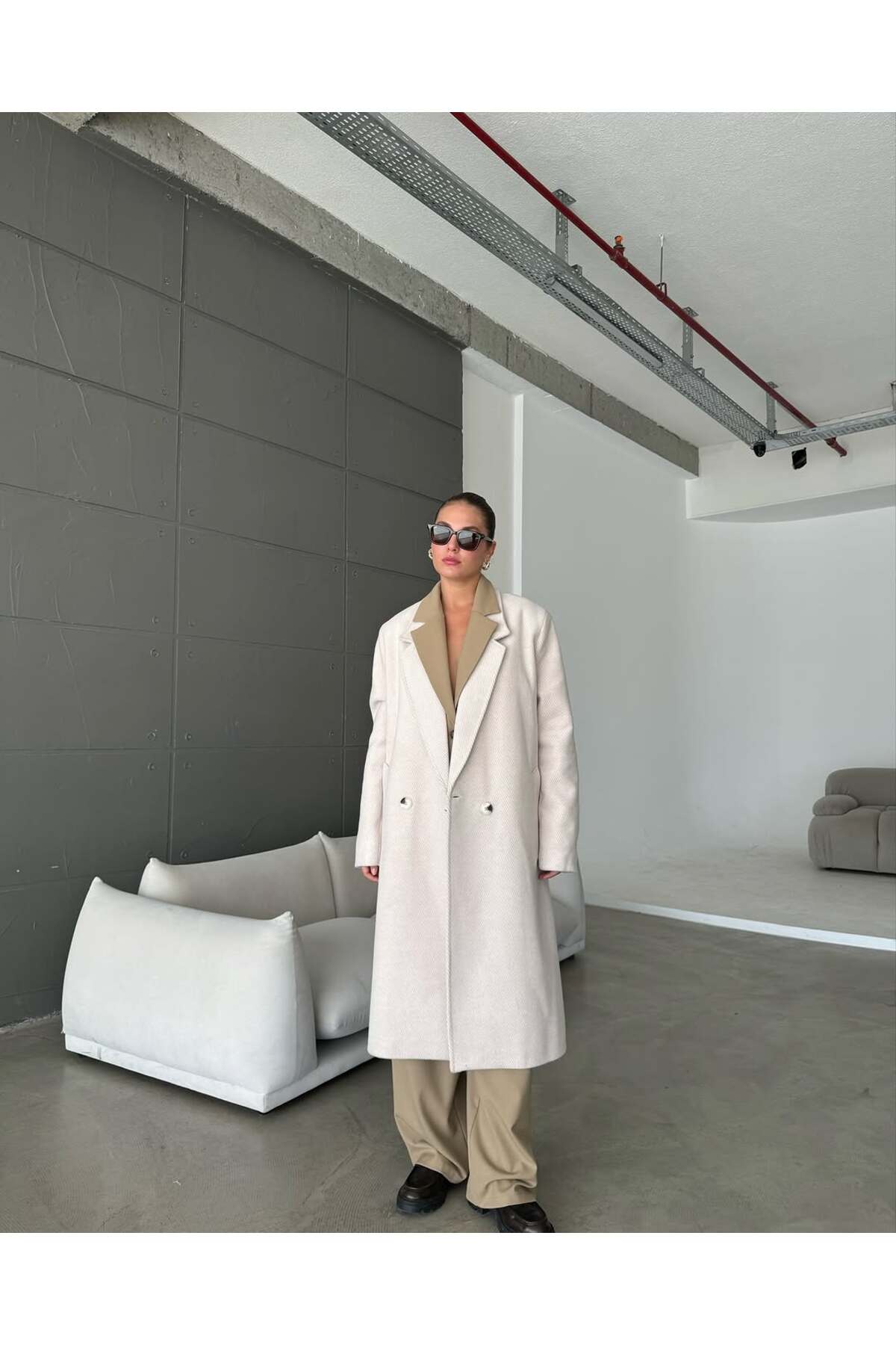 EKRU BALIKSIRTI DÜĞMELİ KAŞE KABAN