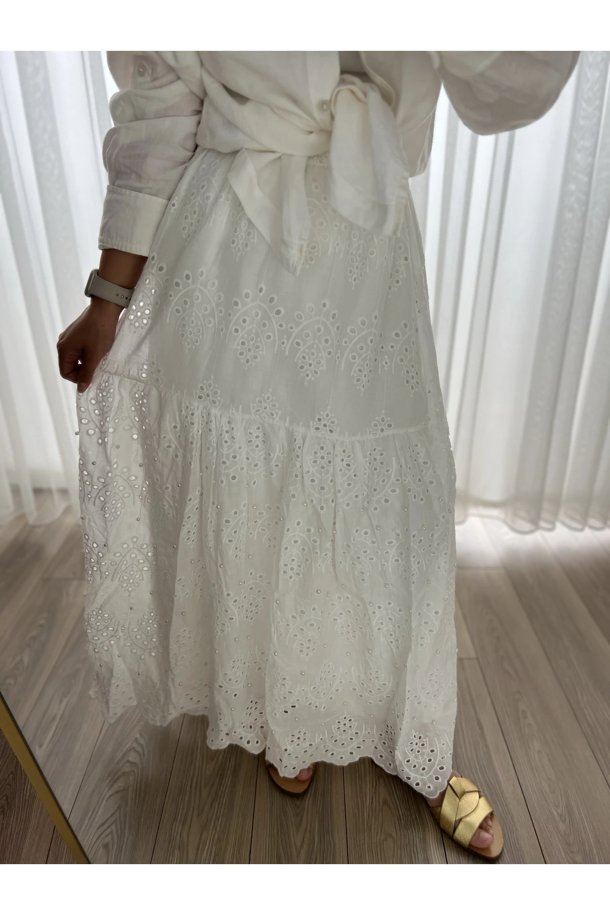 Beyaz Incili Brode Fisto Etek
