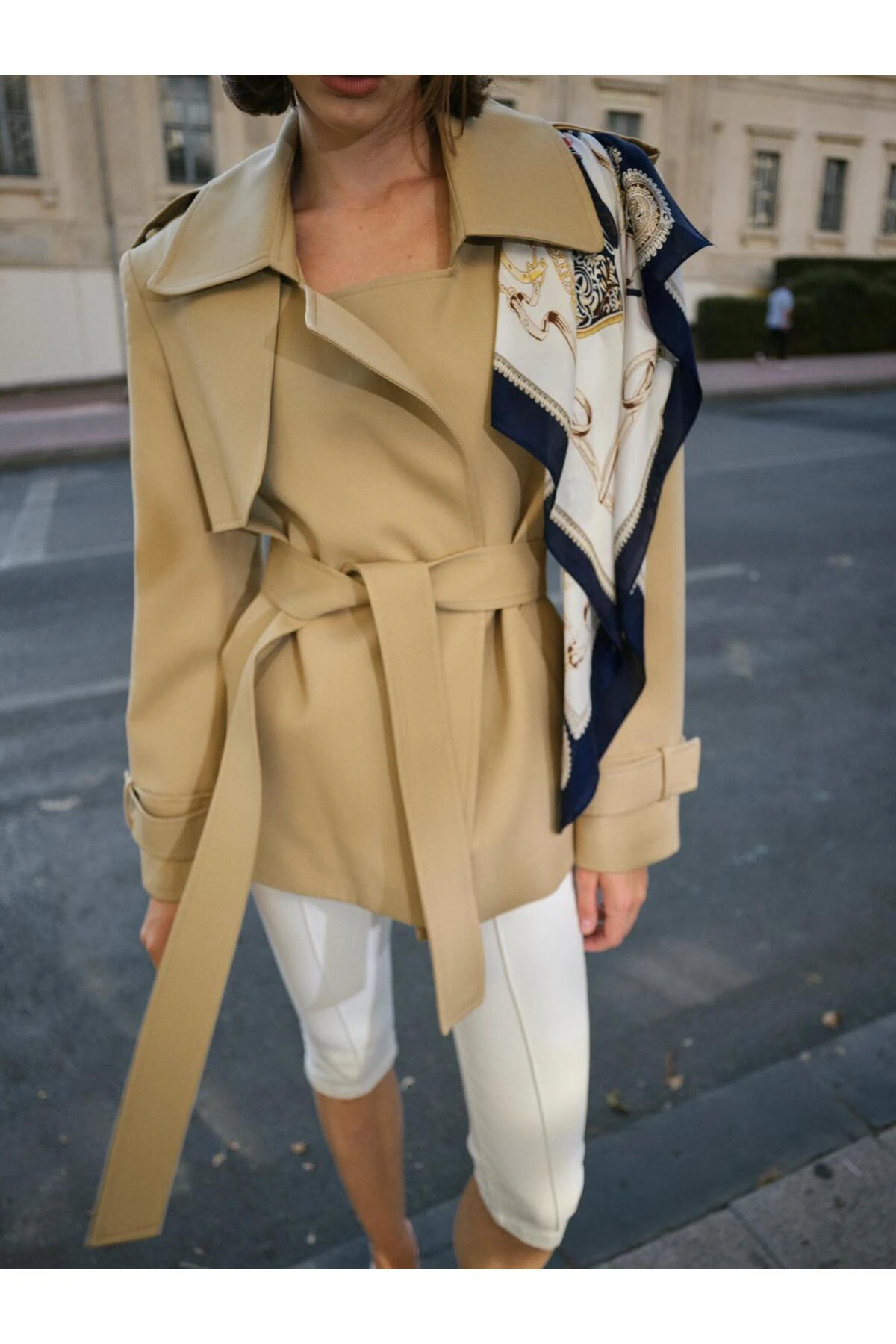 BEJ KRUVAZE KUŞAKLI GABARDİN PREMIUM ORTA BOY TRENÇKOT - BEJ