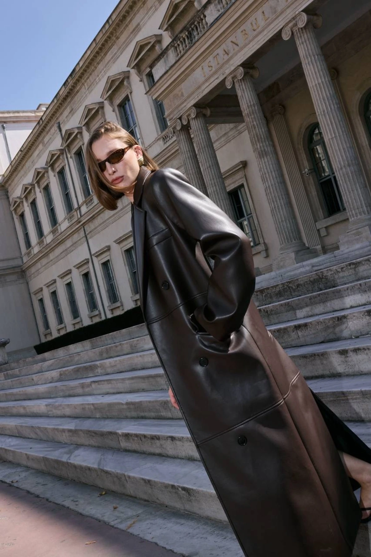 KAHVERENGİ KRUVAZE UZUN DERİ KABAN