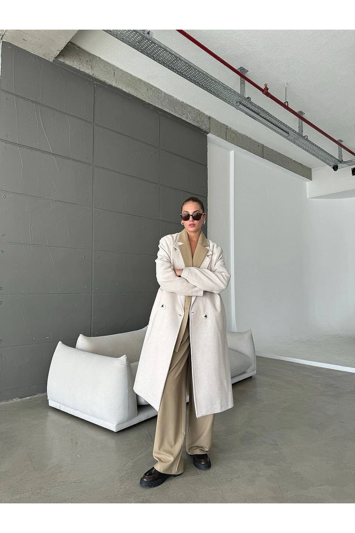 EKRU BALIKSIRTI DÜĞMELİ KAŞE KABAN