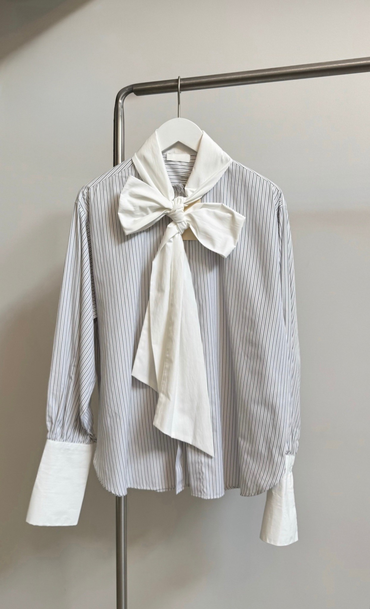 LİLA BOYUNDAN BAĞLAMALI COTTON ÇİZGİLİ GÖMLEK