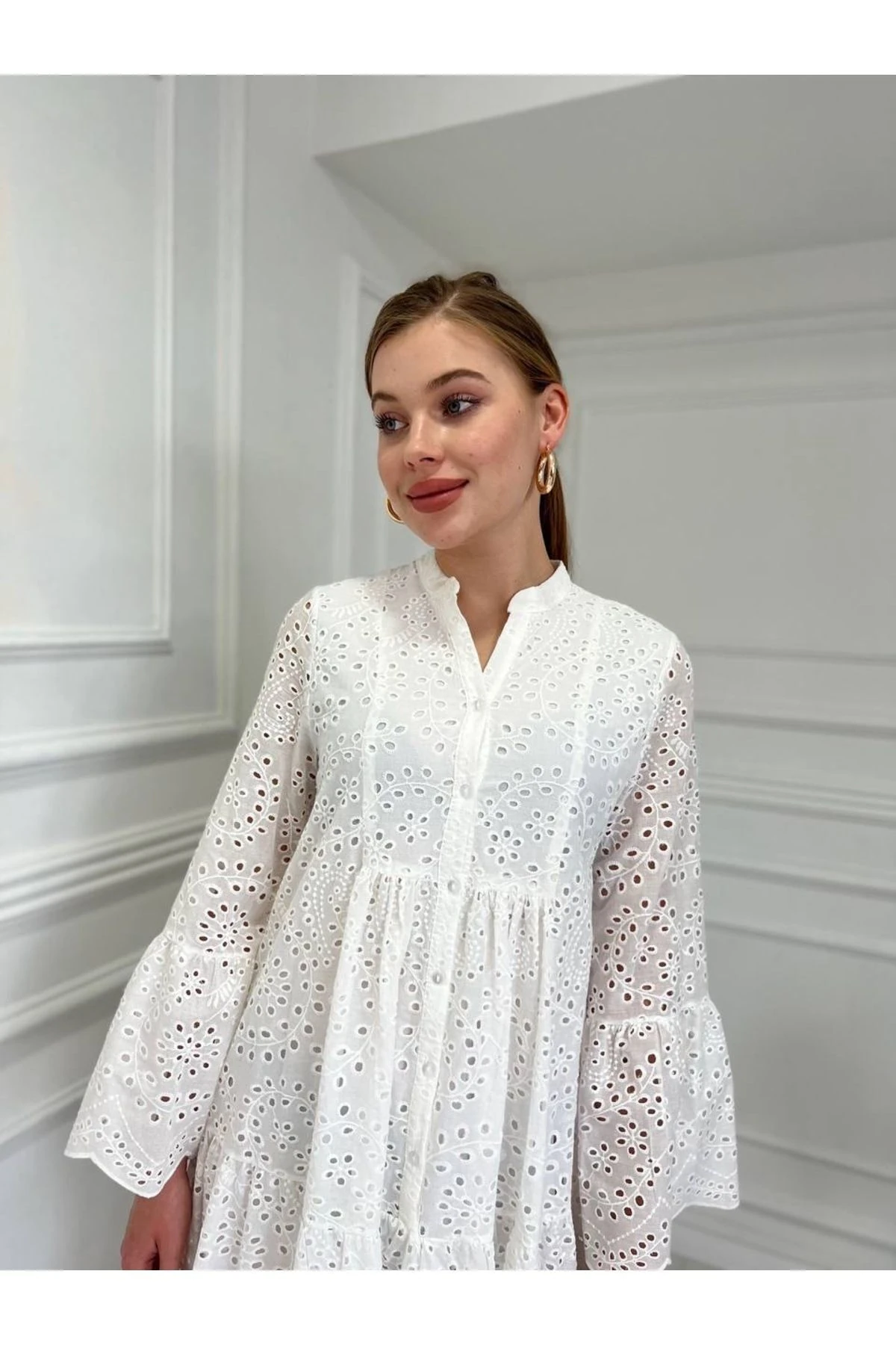 BEYAZ MİDİ BOY DÜĞMELİ FİSTO ELBİSE