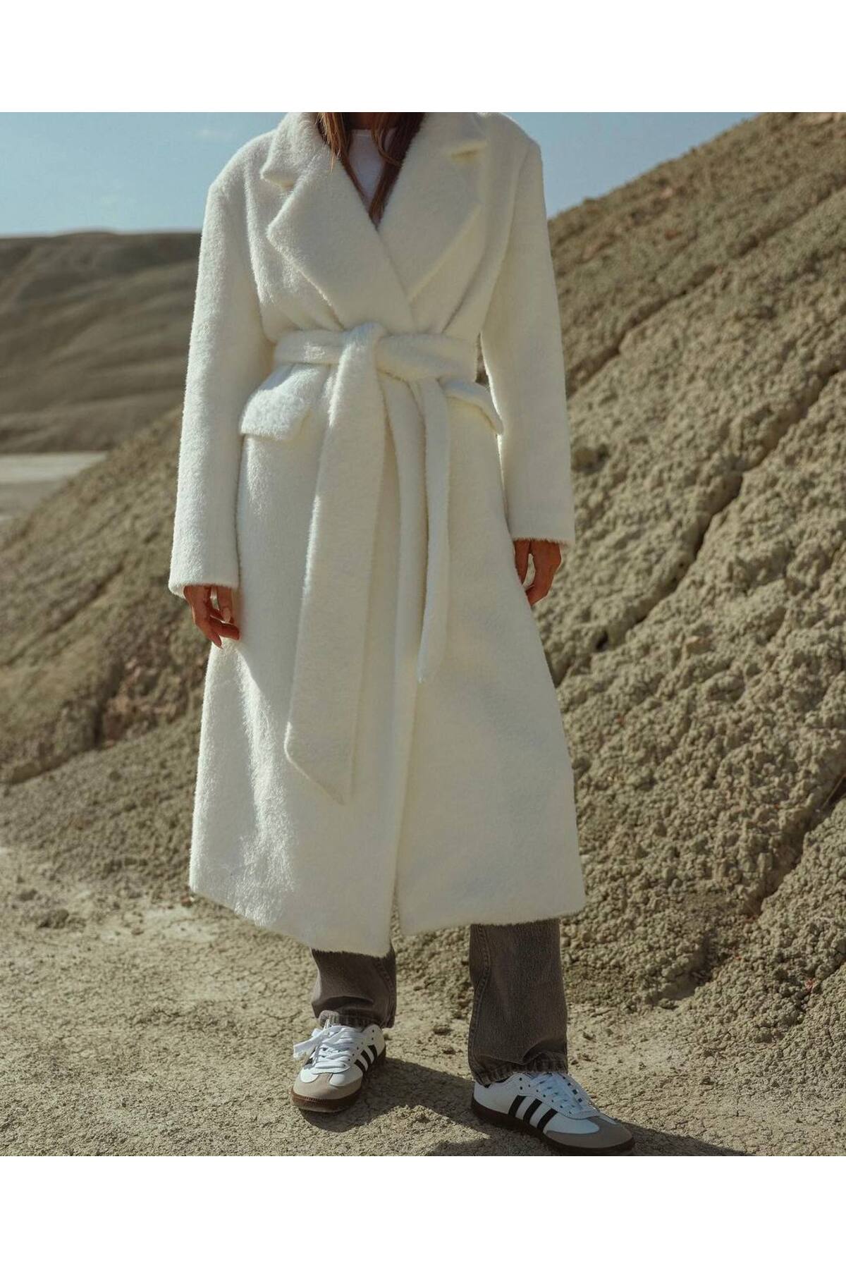 Beyaz Kuşaklı Peluş Kaban