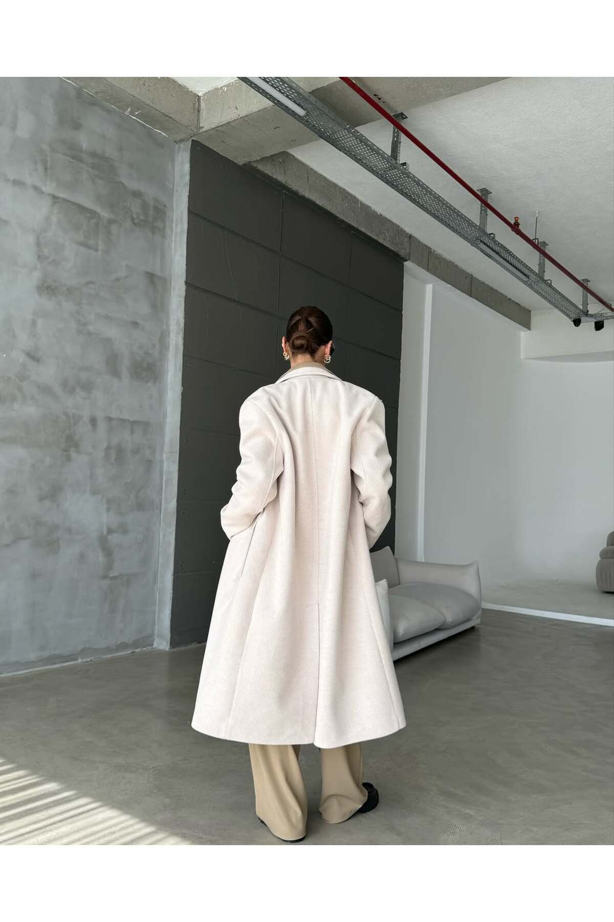 EKRU BALIKSIRTI DÜĞMELİ KAŞE KABAN