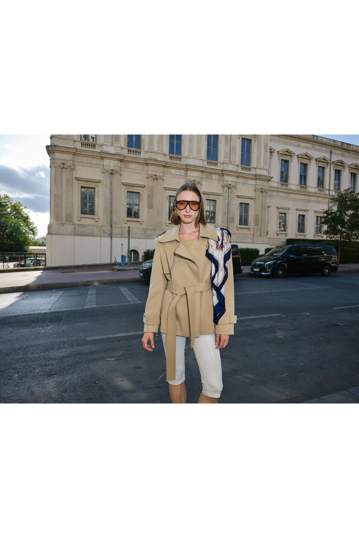 BEJ KRUVAZE KUŞAKLI GABARDİN PREMIUM ORTA BOY TRENÇKOT