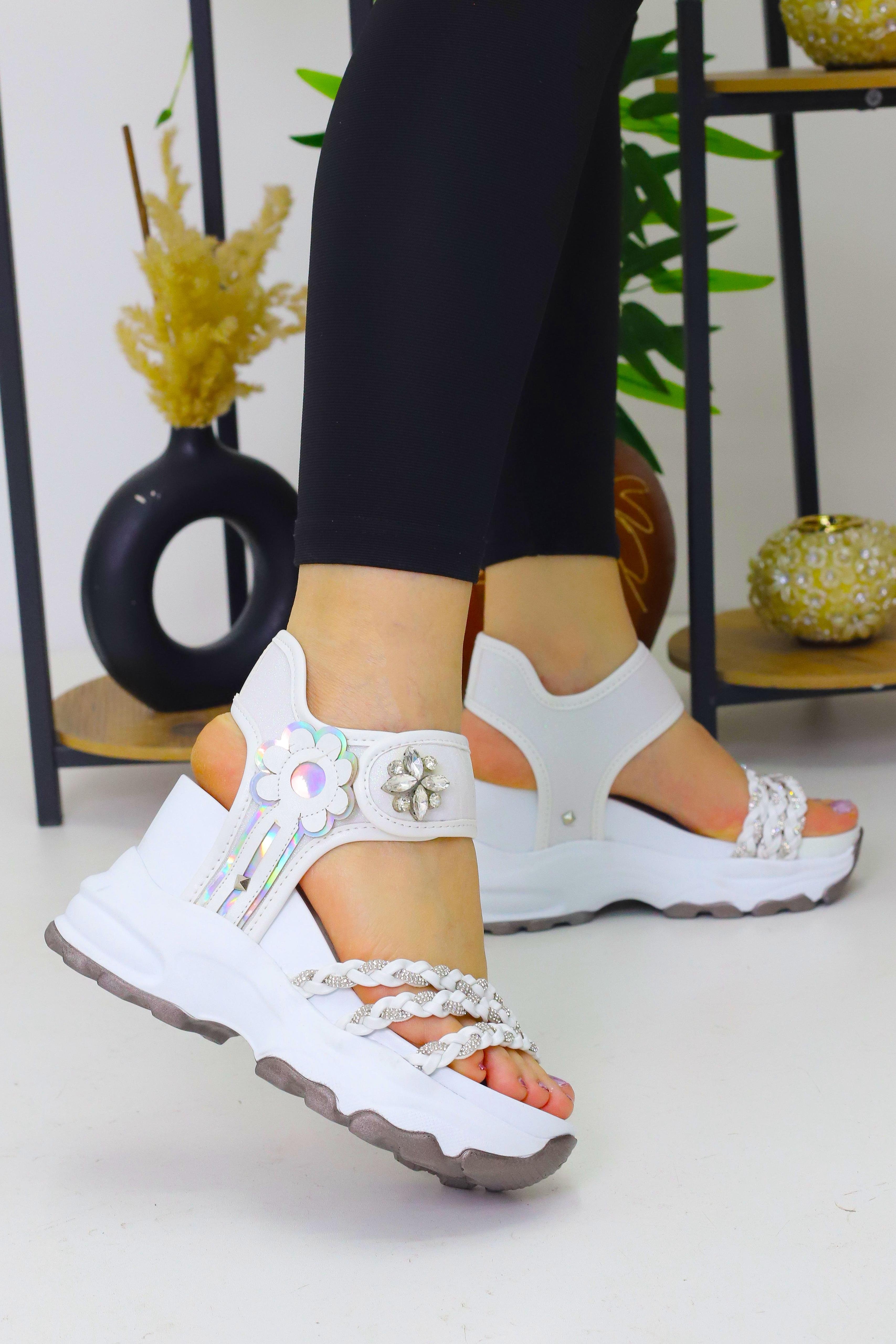 Kadın Beyaz Cırtlı 10 cm Gizli Topuk Sandalet WSB3074