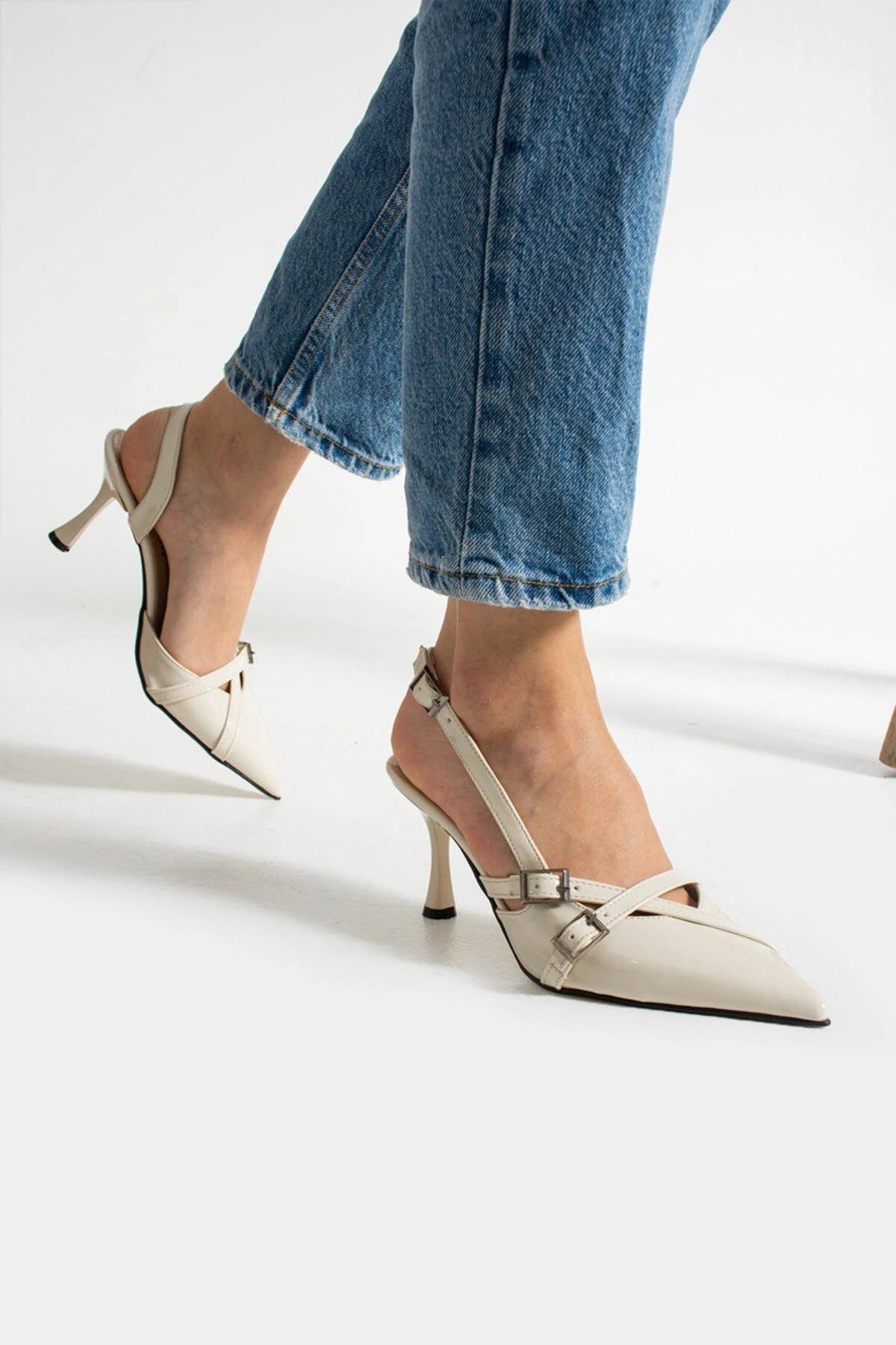 Kadın Bej Rugan Çift Kemer Günlük 7 Cm Klasik Topuklu Ayakkabı WSB3088