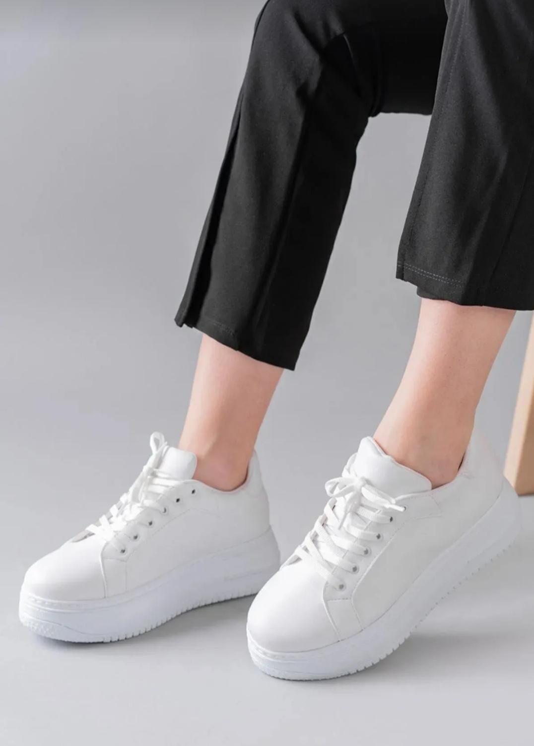 Beyaz Kadın Bağcıklı Yüksek Taban Sneaker WSB4062