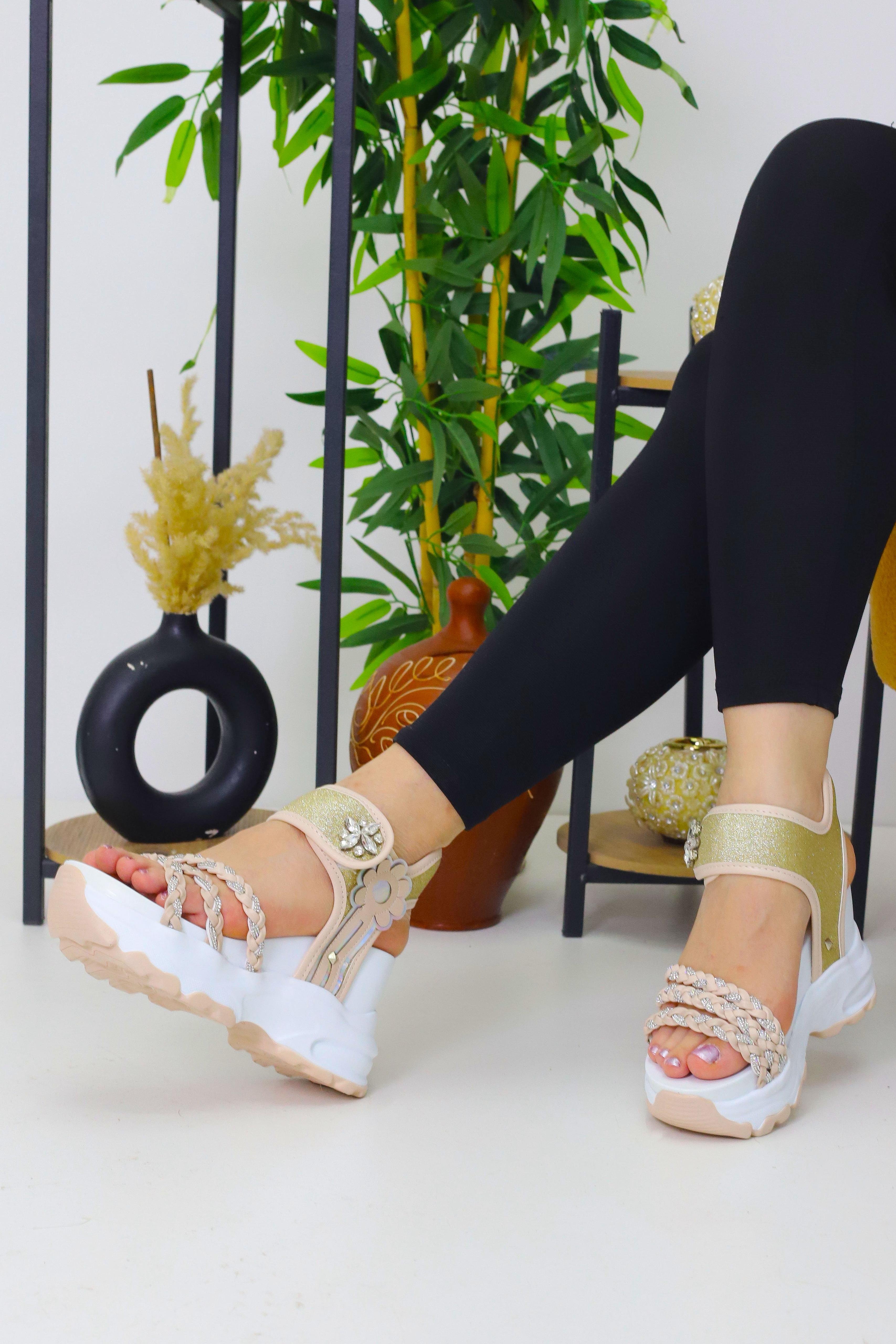Kadın Krem Cırtlı 10 cm Gizli Topuk Sandalet WSB3074