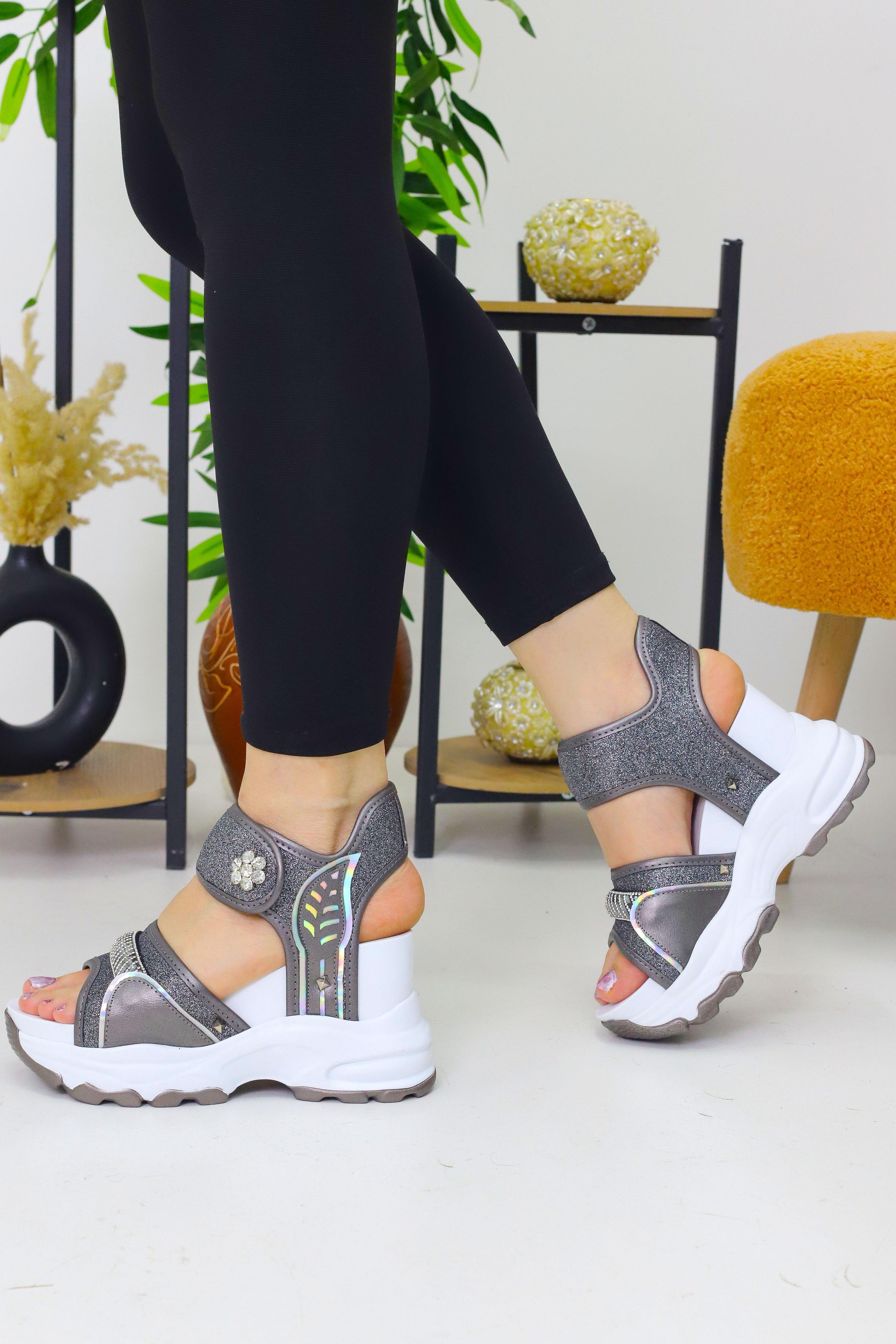 Kadın Gri Örgülü 10 cm Gizli Topuk Sandalet WSB3076