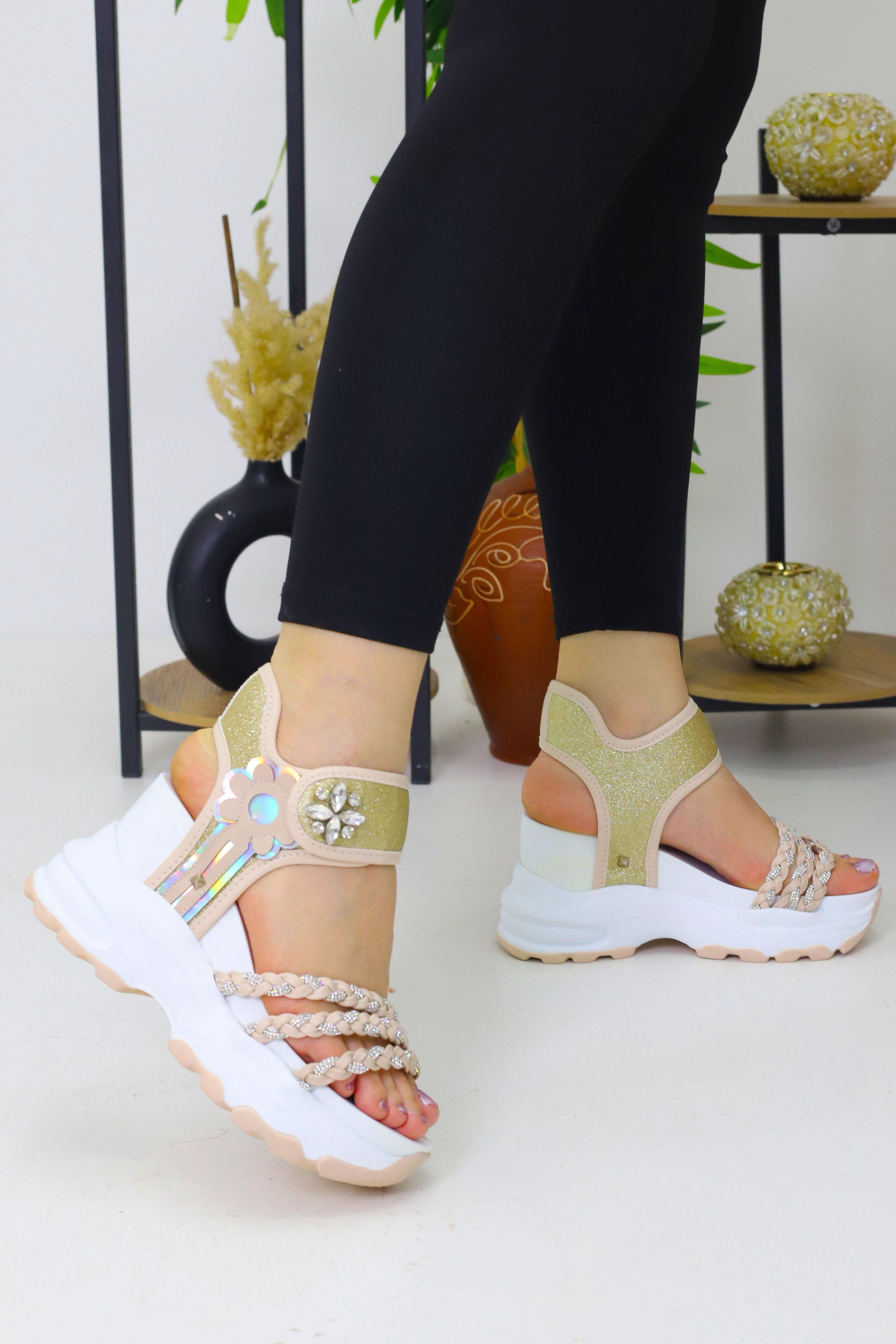 Kadın Krem Cırtlı 10 cm Gizli Topuk Sandalet WSB3074