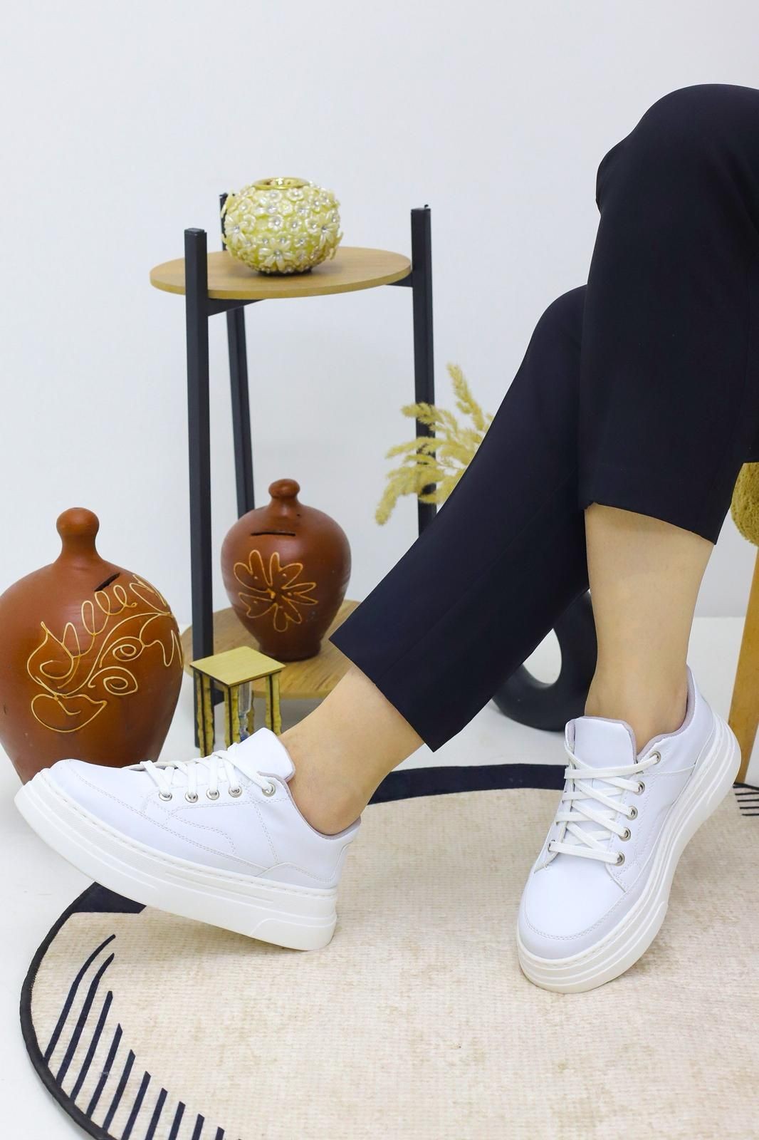 Kadın Sade Beyaz Günlük Ortopedik Düz Taban Sneaker WSB4088