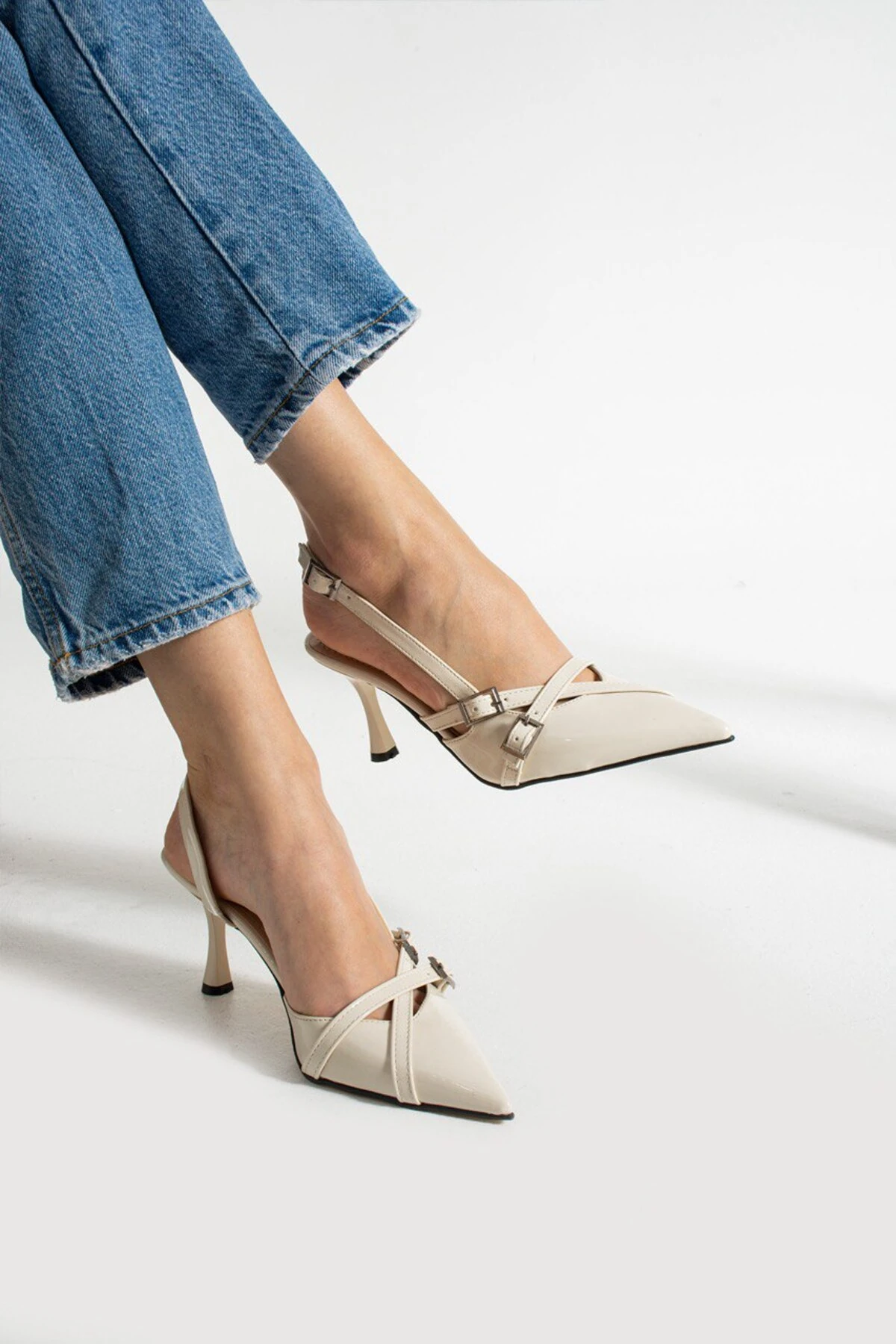 Kadın Bej Rugan Çift Kemer Günlük 7 Cm Klasik Topuklu Ayakkabı WSB3088