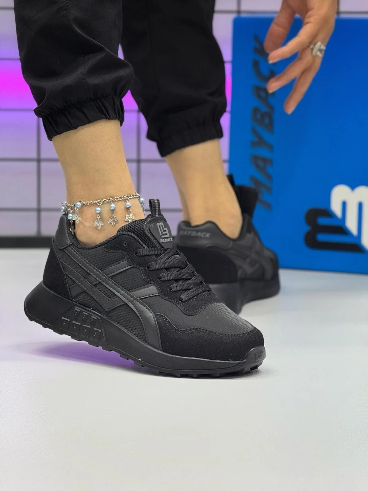 Kadın Sade Siyah Şeritli Günlük Ortopedik Spor Ayakkabı Wsb4024