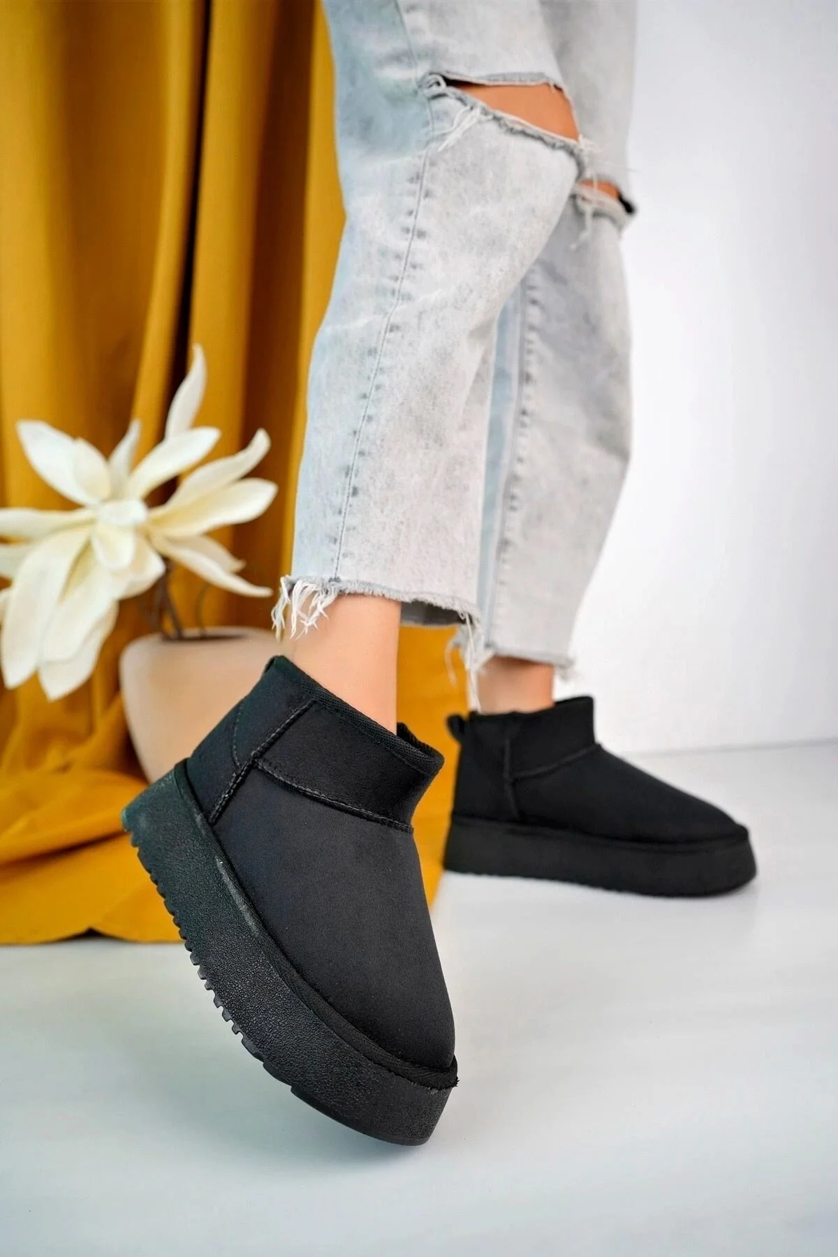 Kadın Siyah Süet İçi Kürklü Kalın Taban Mini Bot WSB1116