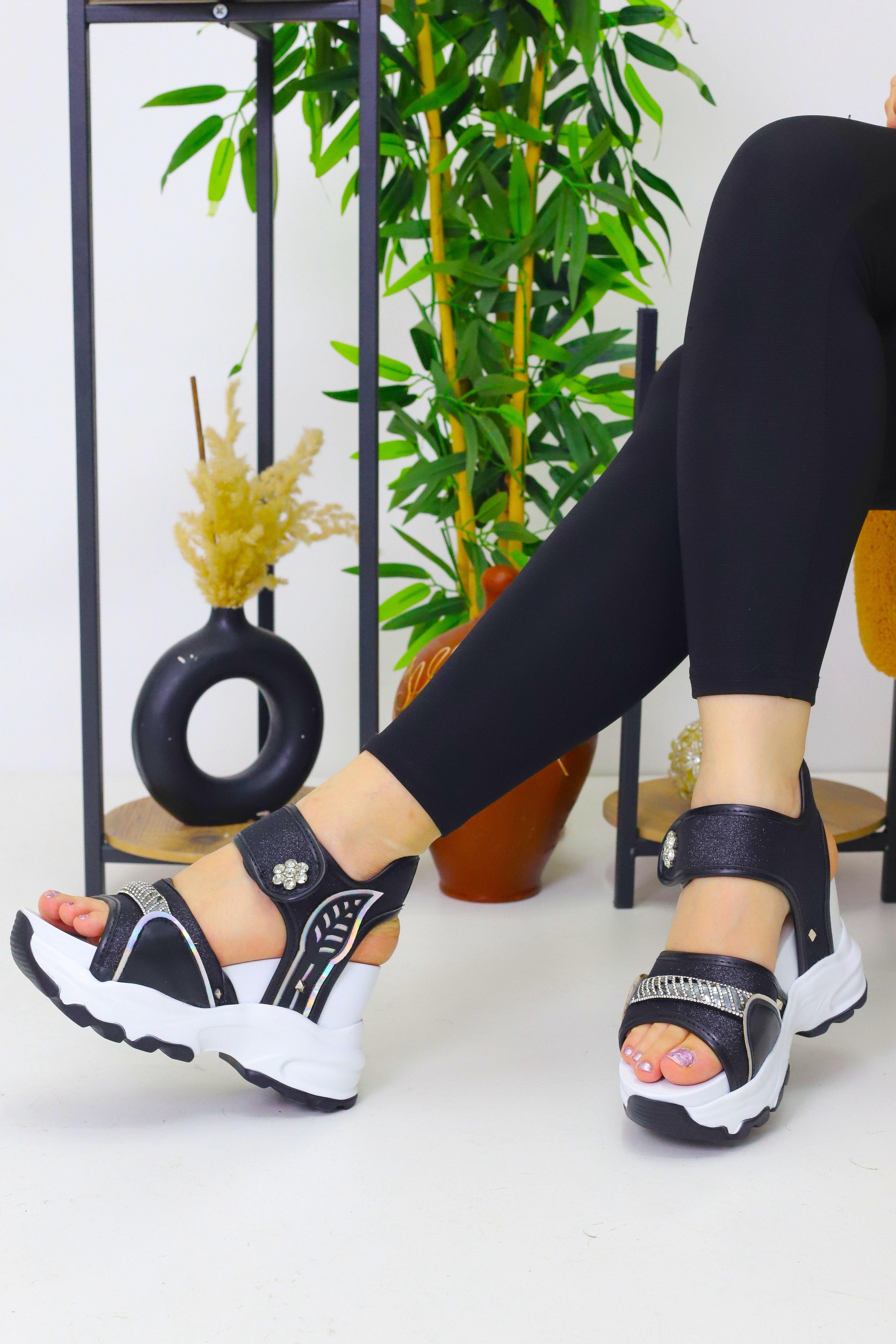 Kadın Siyah Beyaz Örgülü 10 cm Gizli Topuk Sandalet WSB3076