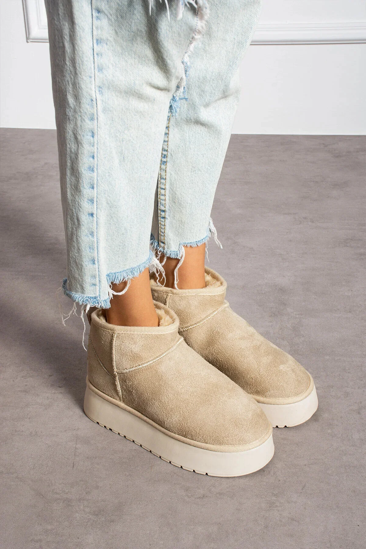 Kadın Krem Süet İçi Kürklü Kalın Taban Mini Bot WSB1116