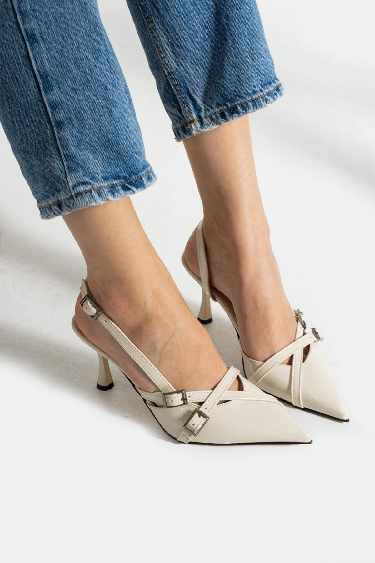 Kadın Bej Rugan Çift Kemer Günlük 7 Cm Klasik Topuklu Ayakkabı WSB3088