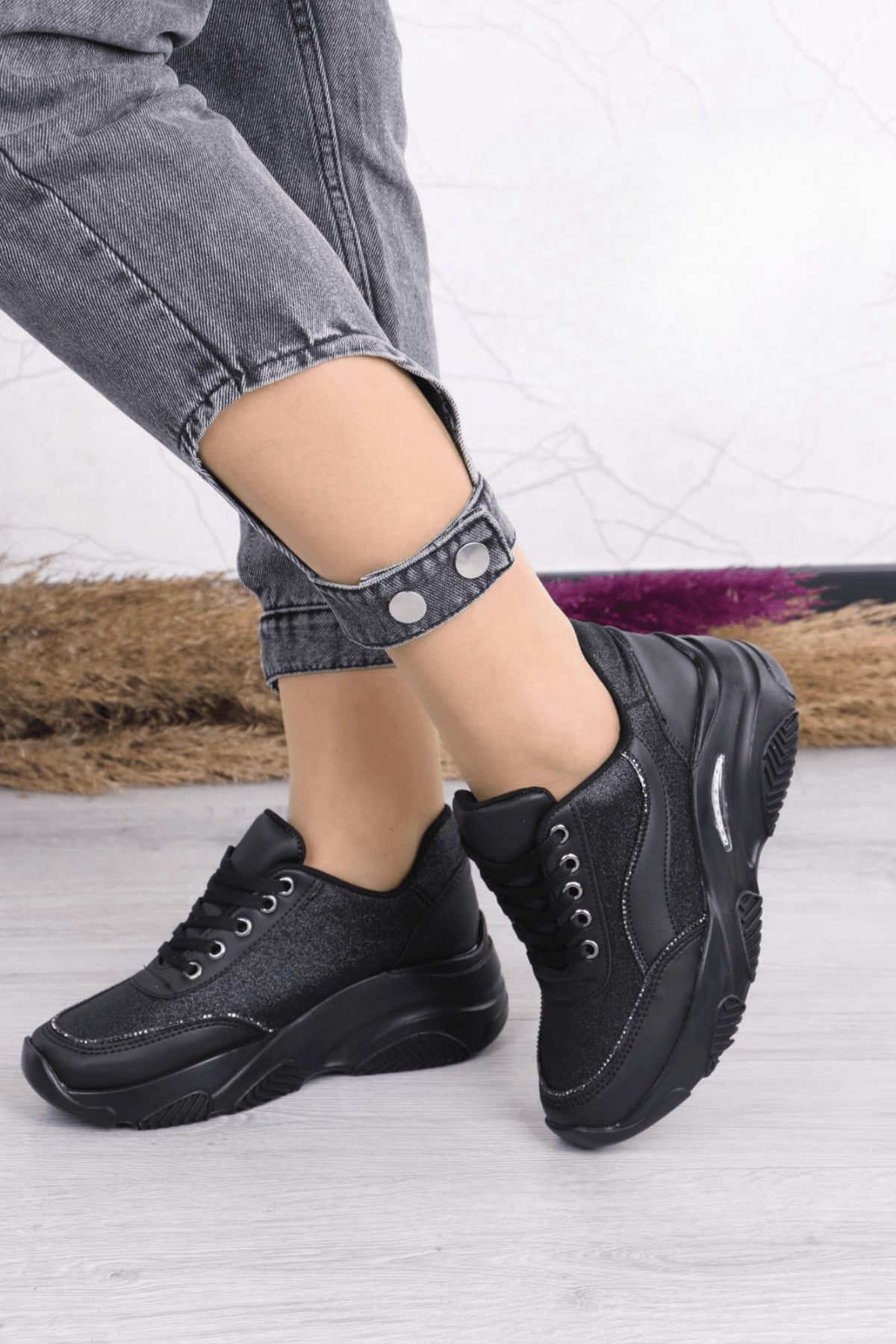 Kadın Sade Siyah 7 Cm Gizli Topuklu Simli Spor Ayakkabı WSB4100