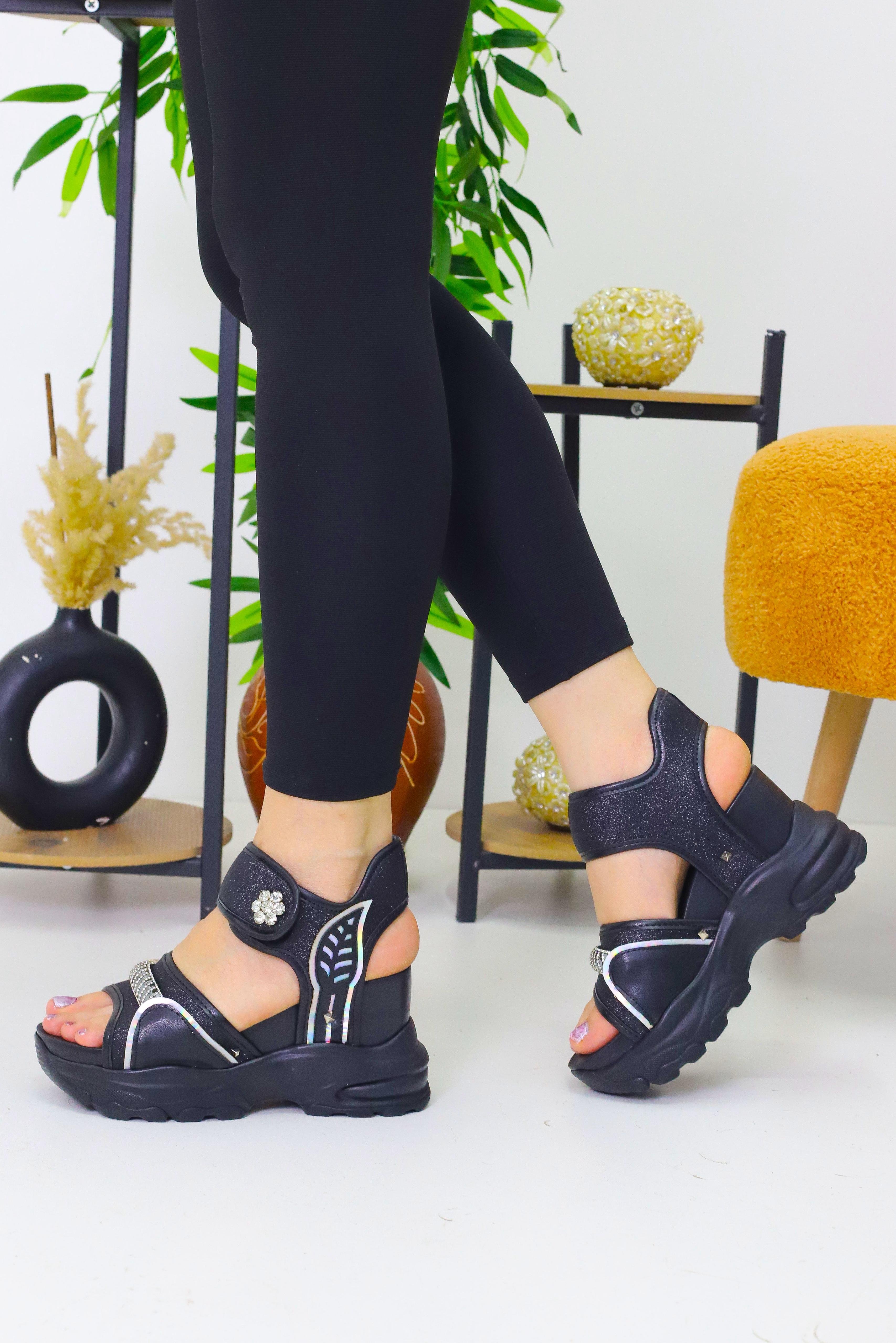 Kadın Sade Siyah Örgülü 10 cm Gizli Topuk Sandalet WSB3076