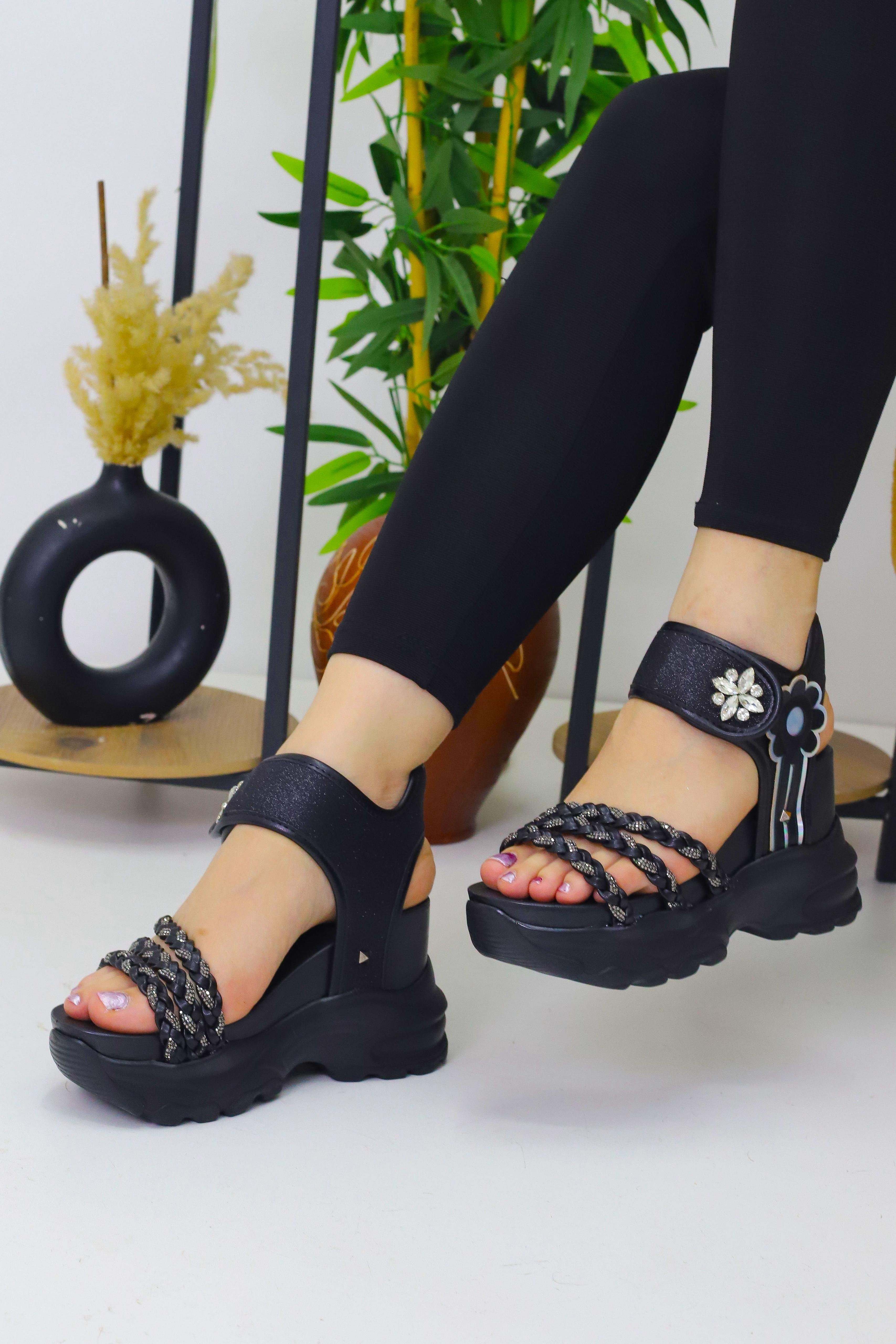 Kadın Sade Siyah Cırtlı 10 cm Gizli Topuk Sandalet WSB3074