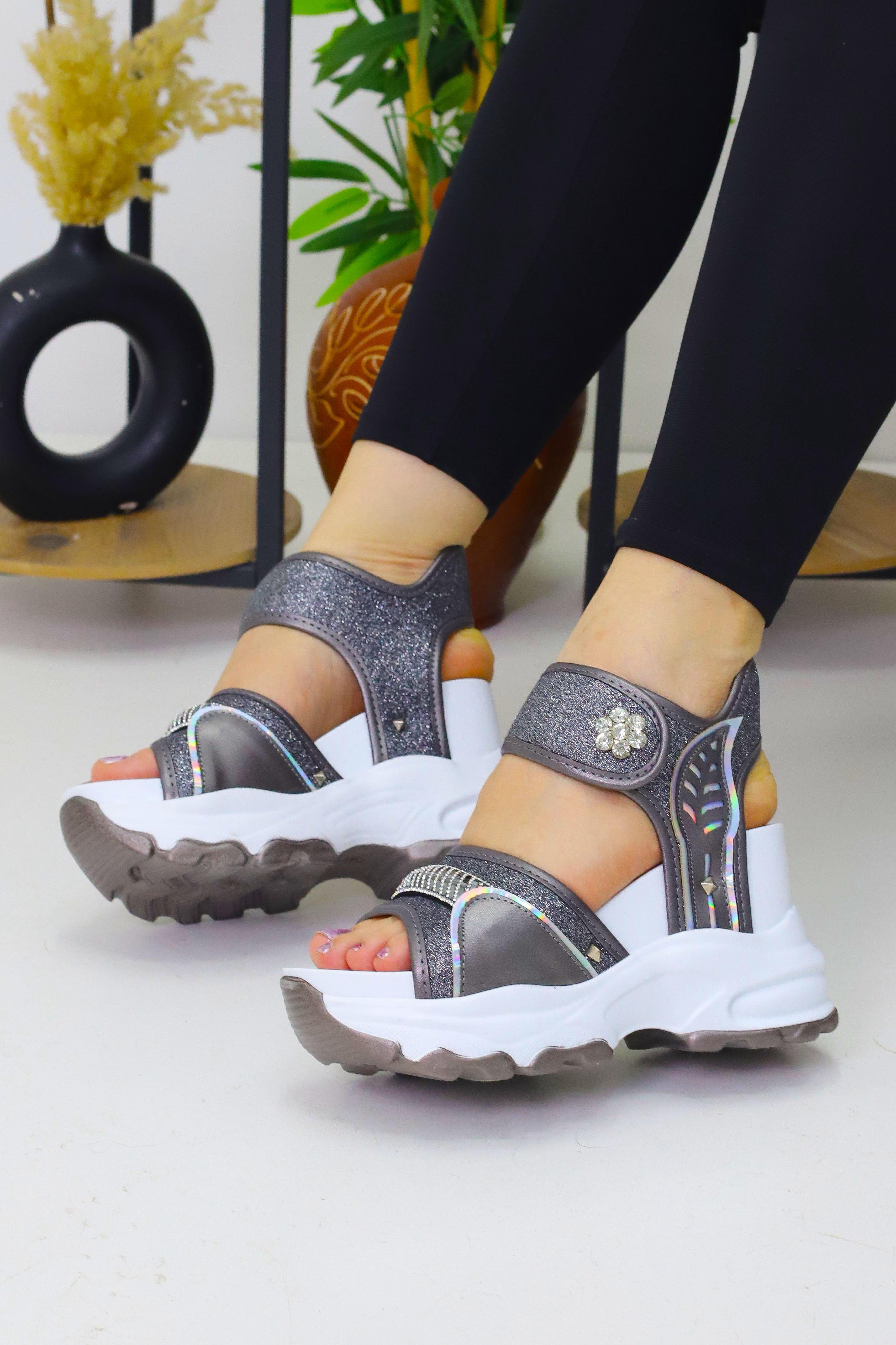 Kadın Gri Örgülü 10 cm Gizli Topuk Sandalet WSB3076