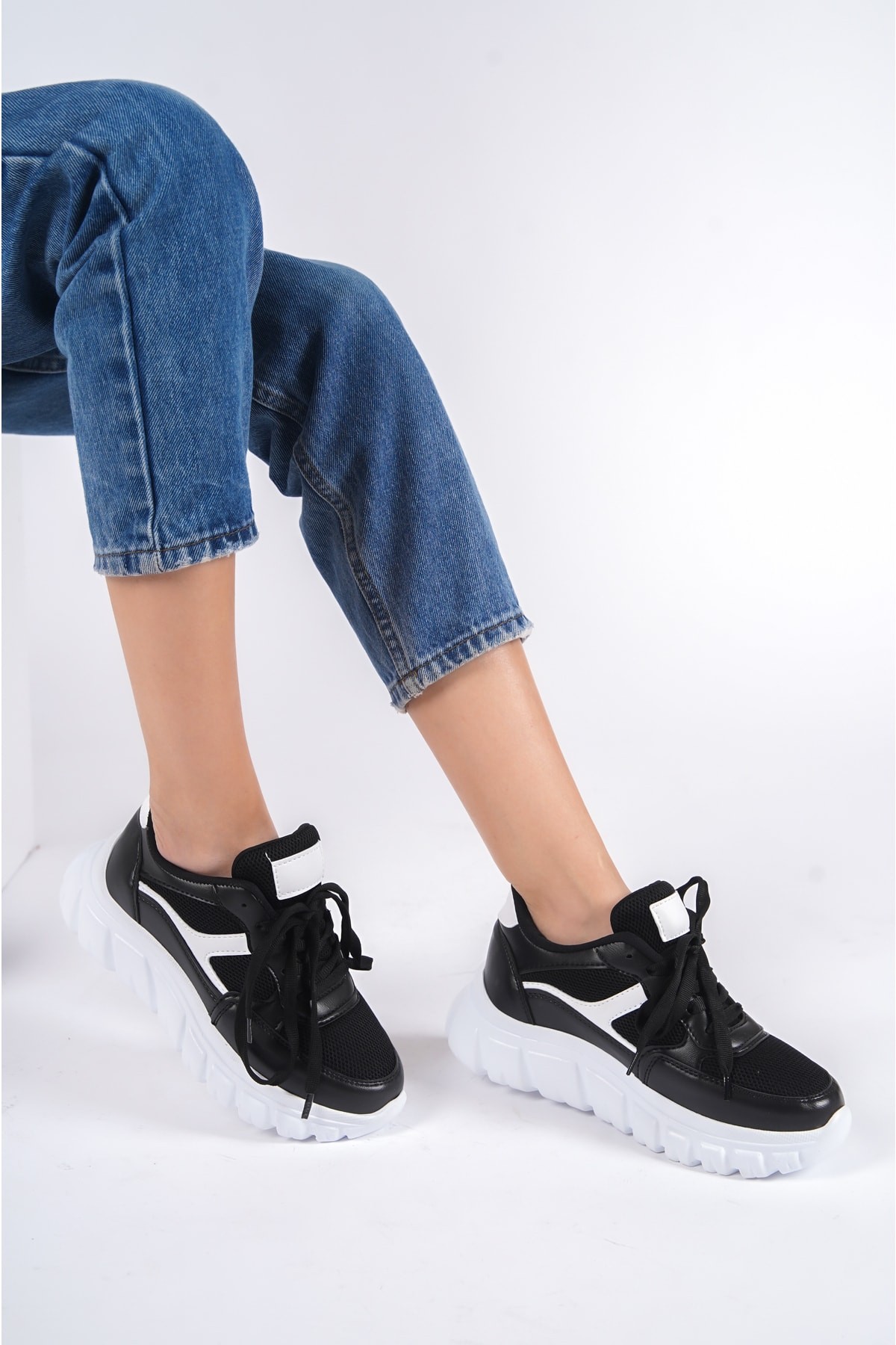 Siyah Beyaz Kadın Bağıcıklı Fileli Günlük Sneaker Spor Ayakkabı Wsb0474