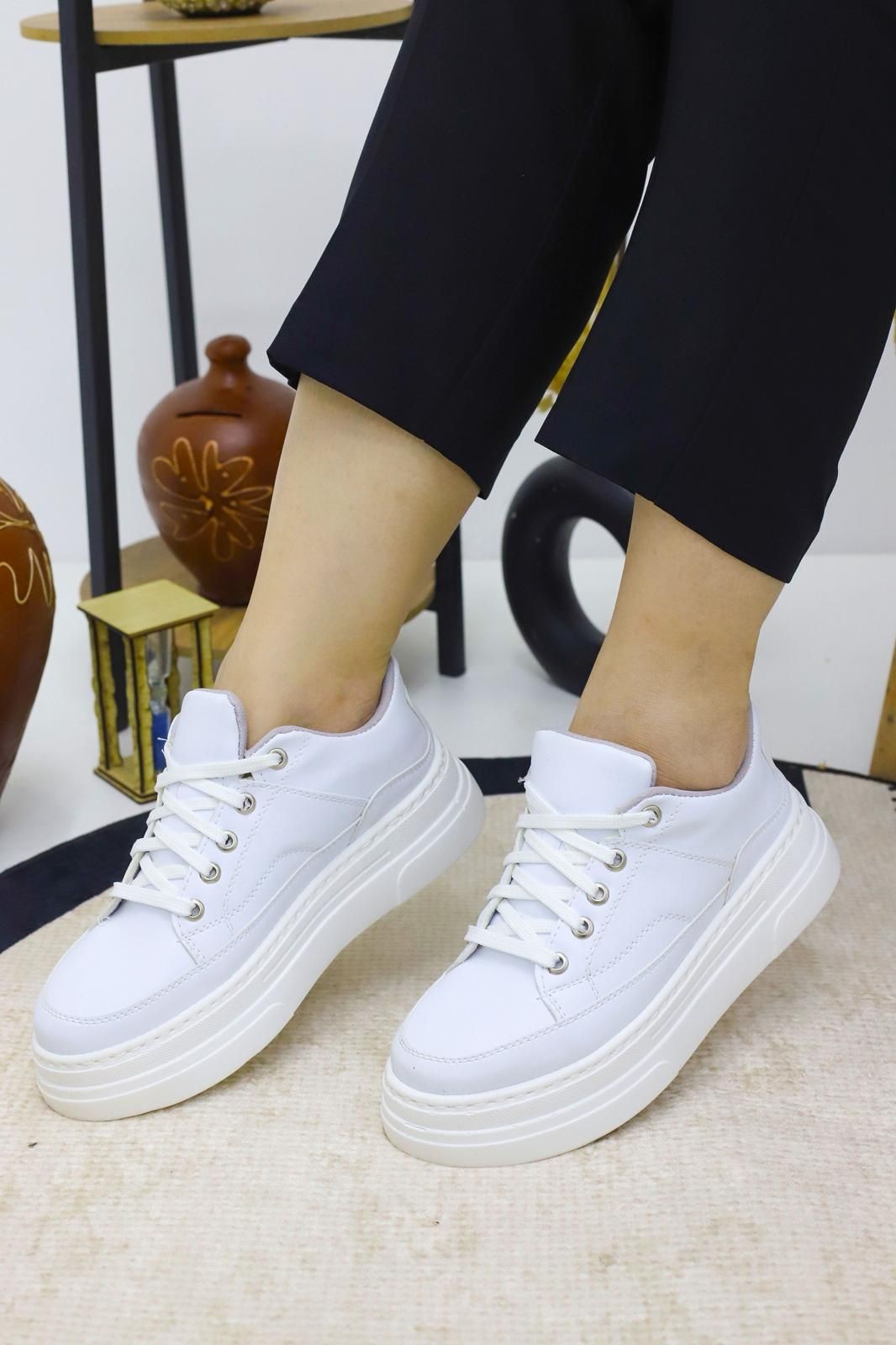 Kadın Sade Beyaz Günlük Ortopedik Düz Taban Sneaker WSB4088