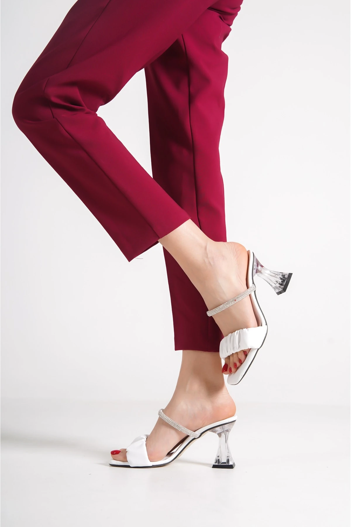 Beyaz Kadın Kıvrım Şeritli Taşlı Şeffaf Topuklu Sandalet Terlik Wsb0422