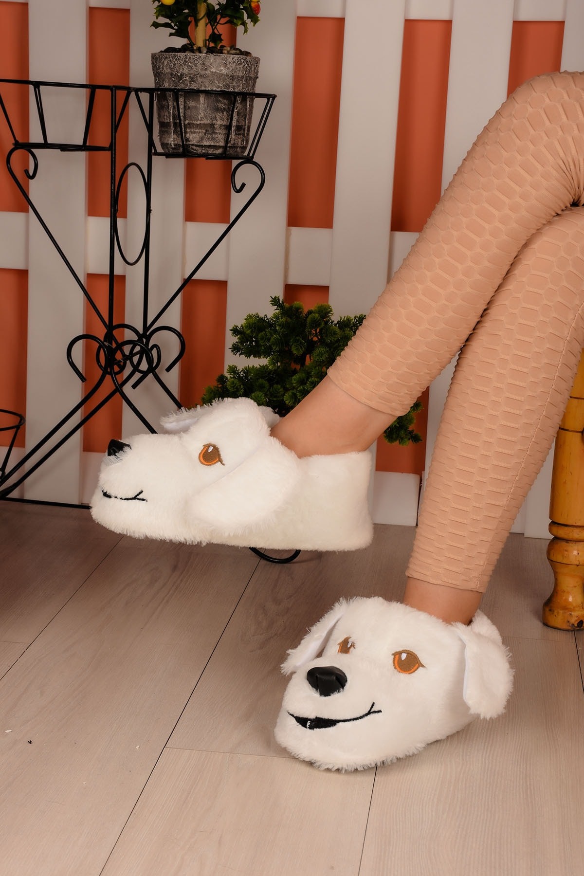 Beyaz Kadın Sevimli Köpek Figürlü Peluş Panduf Wsb10152