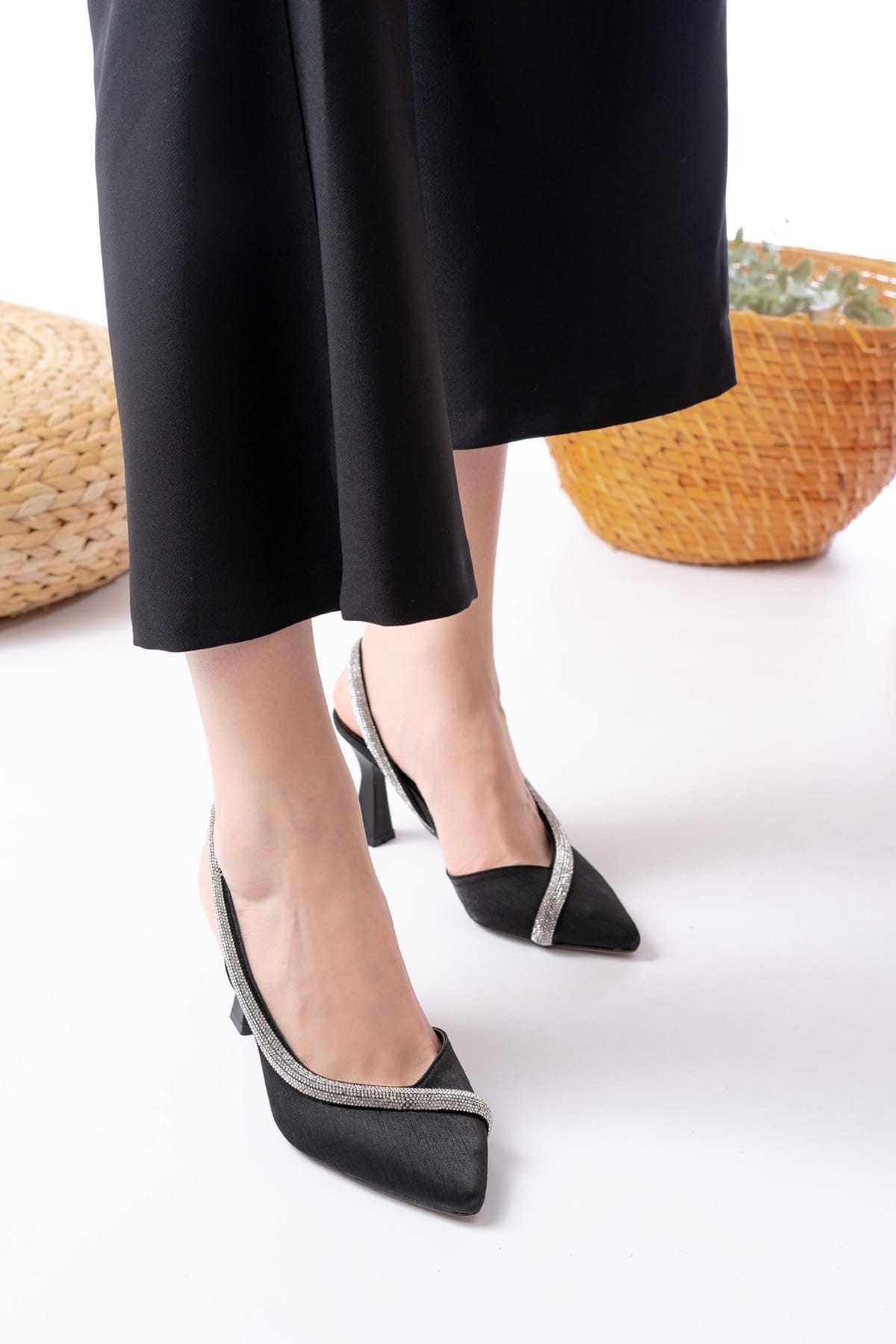 Siyah Kadın Kalın Taş Detaylı Topuklu Ayakkabı Wsb3016