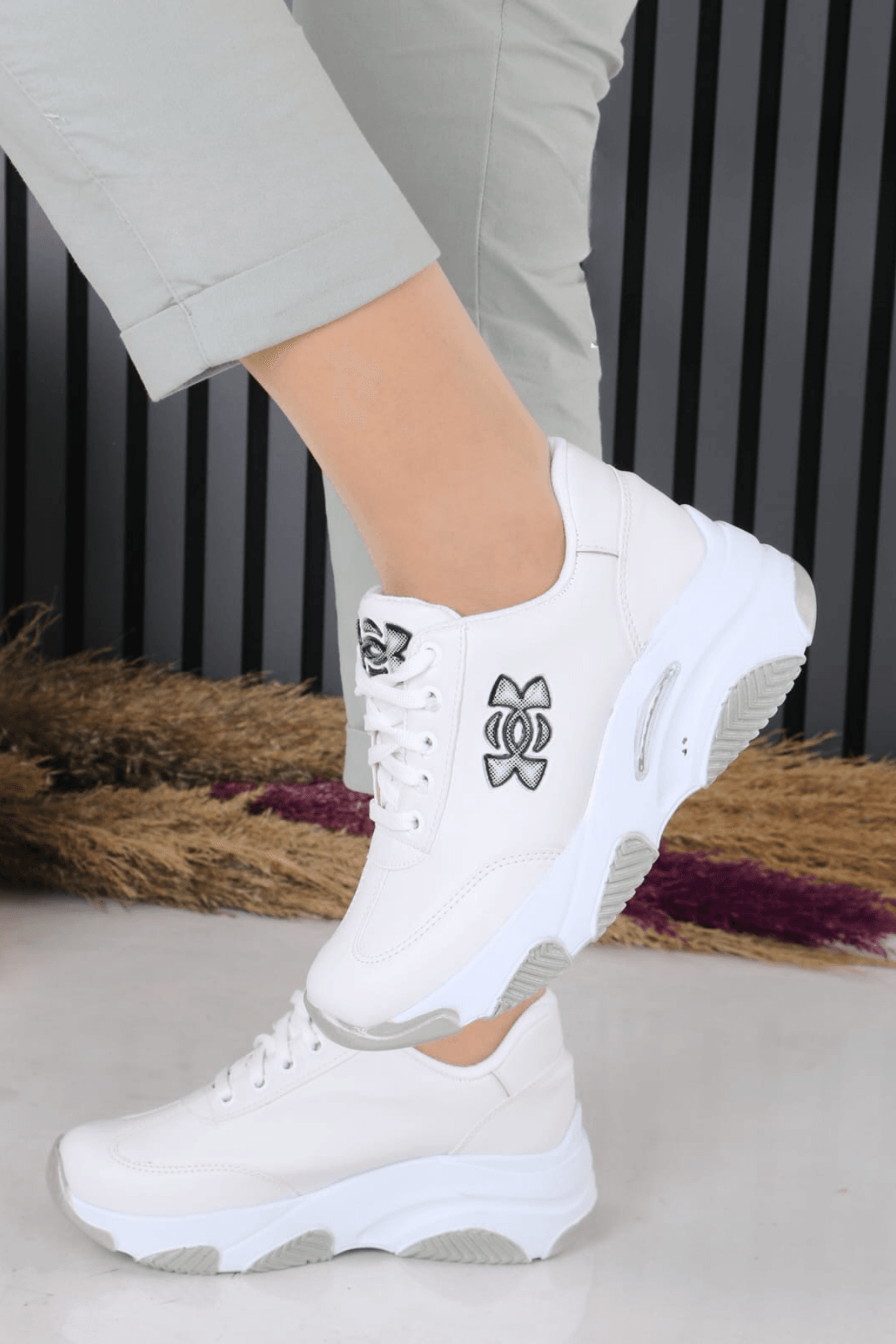 Kadın Sade Beyaz Cilt Su Geçirmez Günlük Ortopedik  Sneaker WSB4090