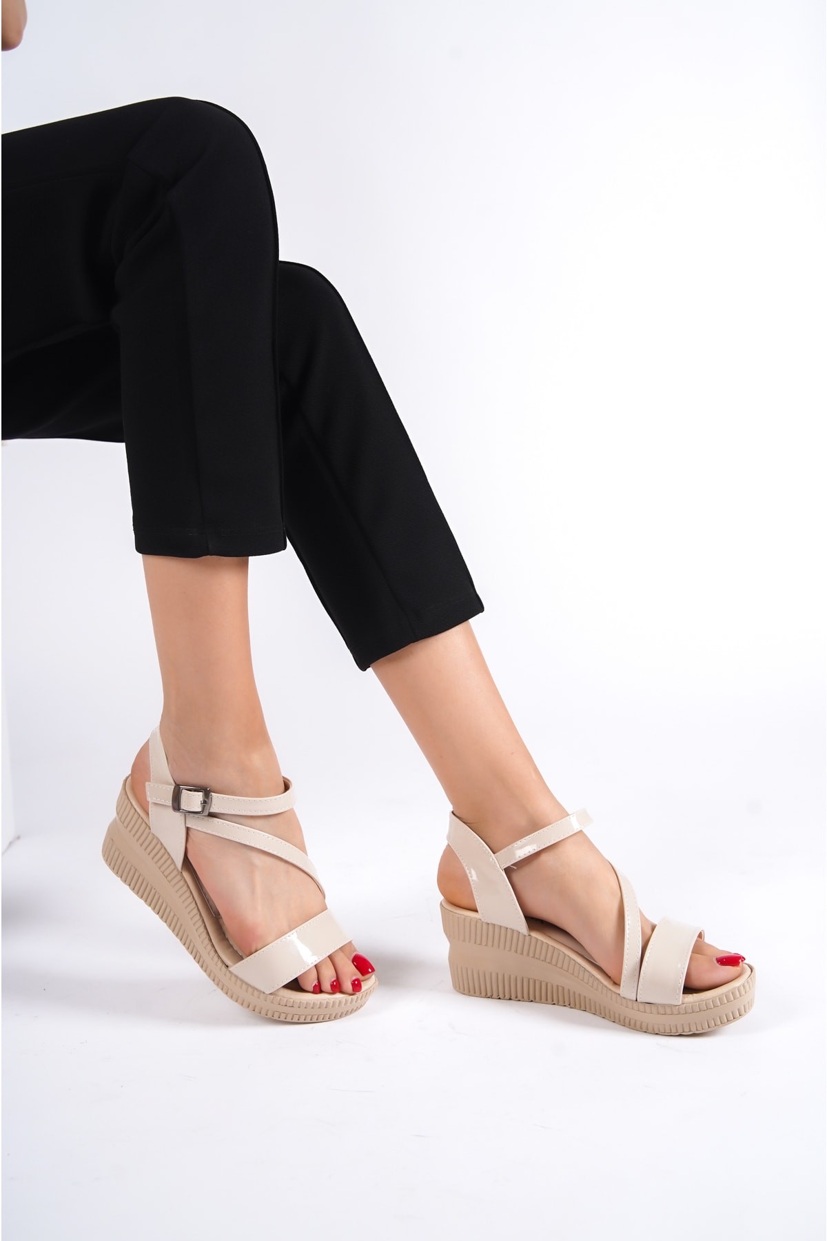 Krem Kadın Ince Şeritli 5 Cm Dolgu Topuk Sandalet Terlik Wsb0402