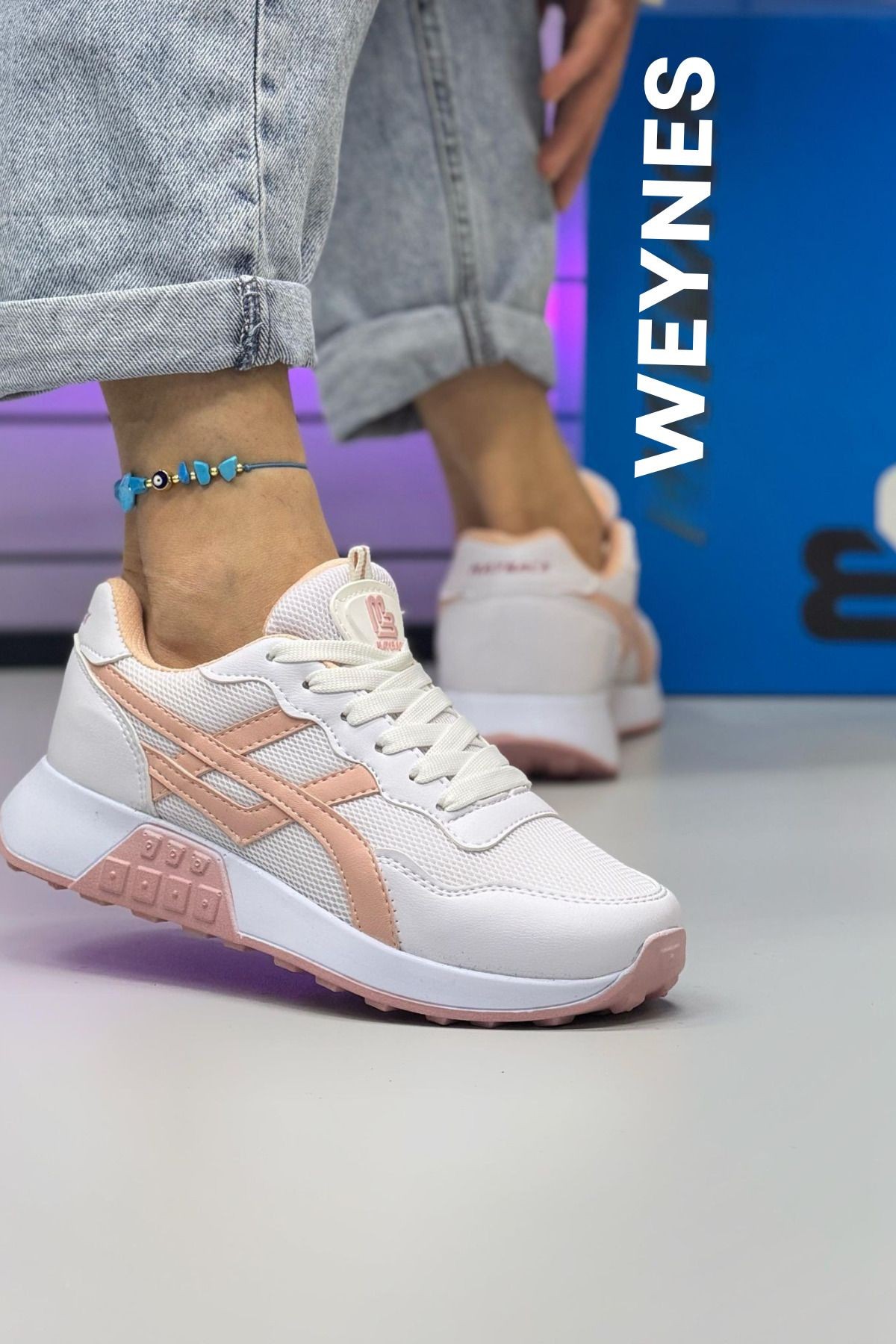 Kadın Beyaz Pembe Şeritli Günlük Ortopedik Spor Ayakkabı WSB4024