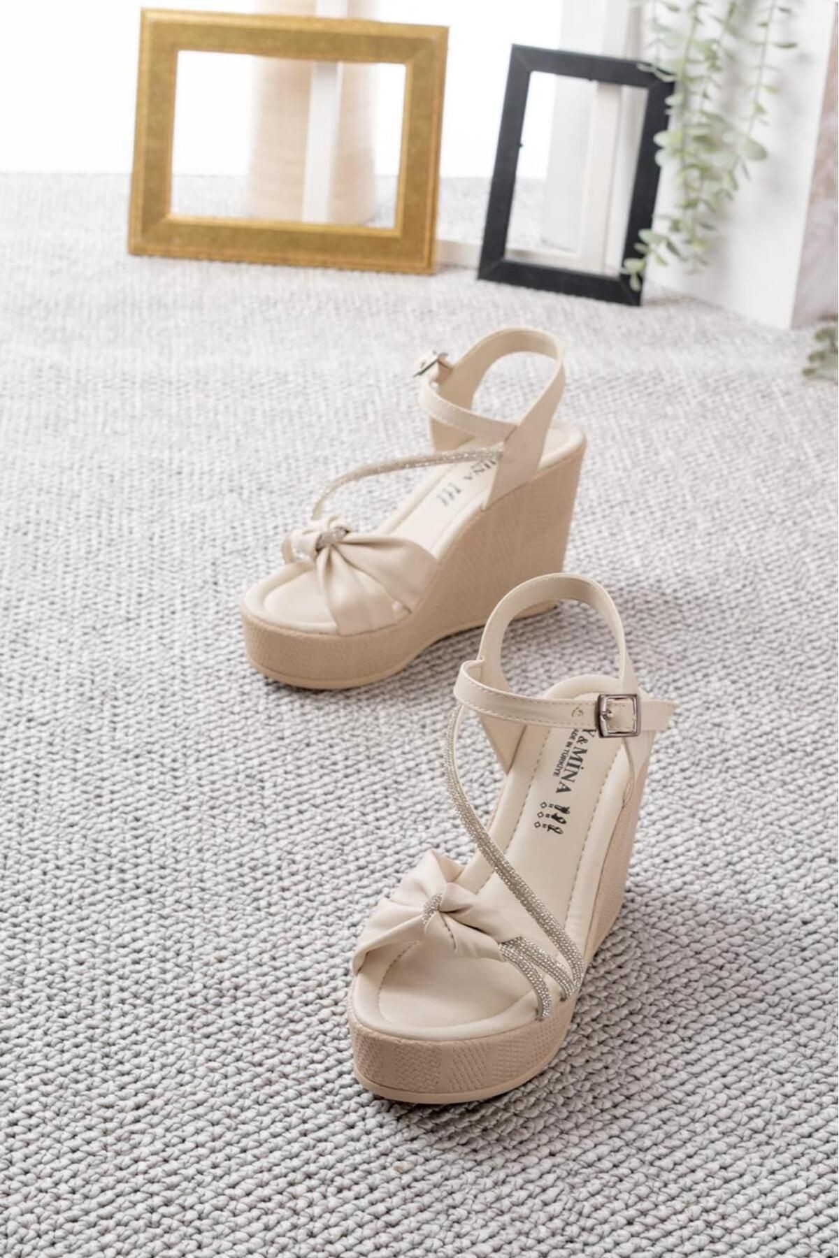 Krem Kadın 10 Cm Dolgu Topuk Düğüm Taşlı Sandalet Wsb3026