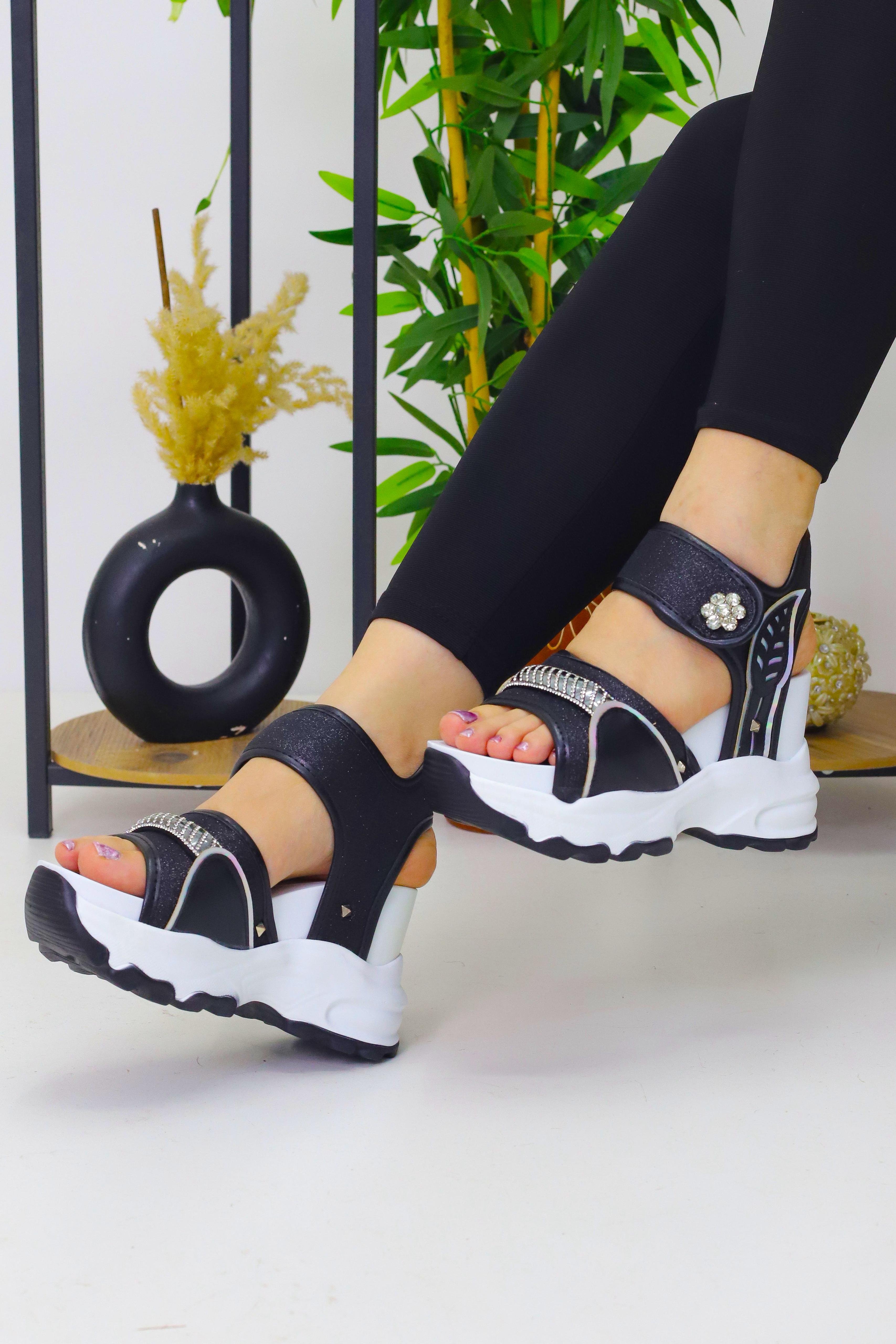 Kadın Siyah Beyaz Örgülü 10 cm Gizli Topuk Sandalet WSB3076
