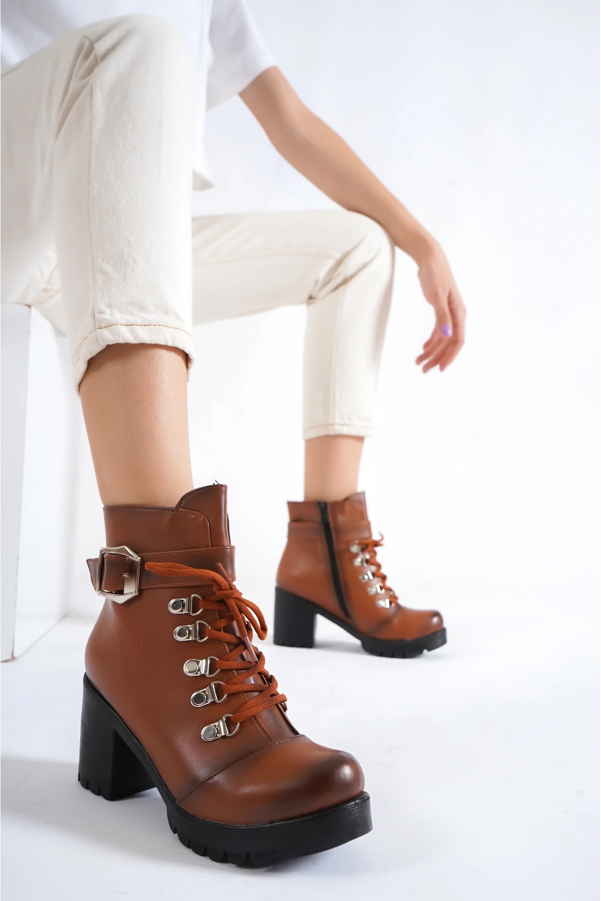 Taba Deri Kadın Bağcıklı Topuklu Bot Ba14050