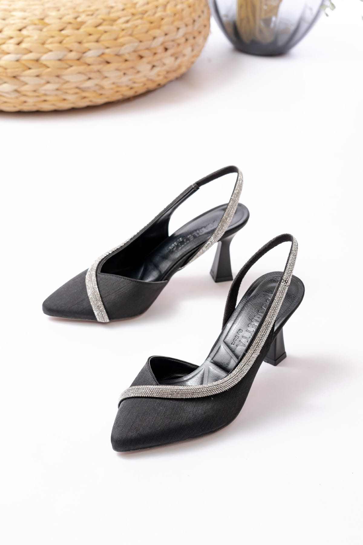 Siyah Kadın Kalın Taş Detaylı Topuklu Ayakkabı Wsb3016
