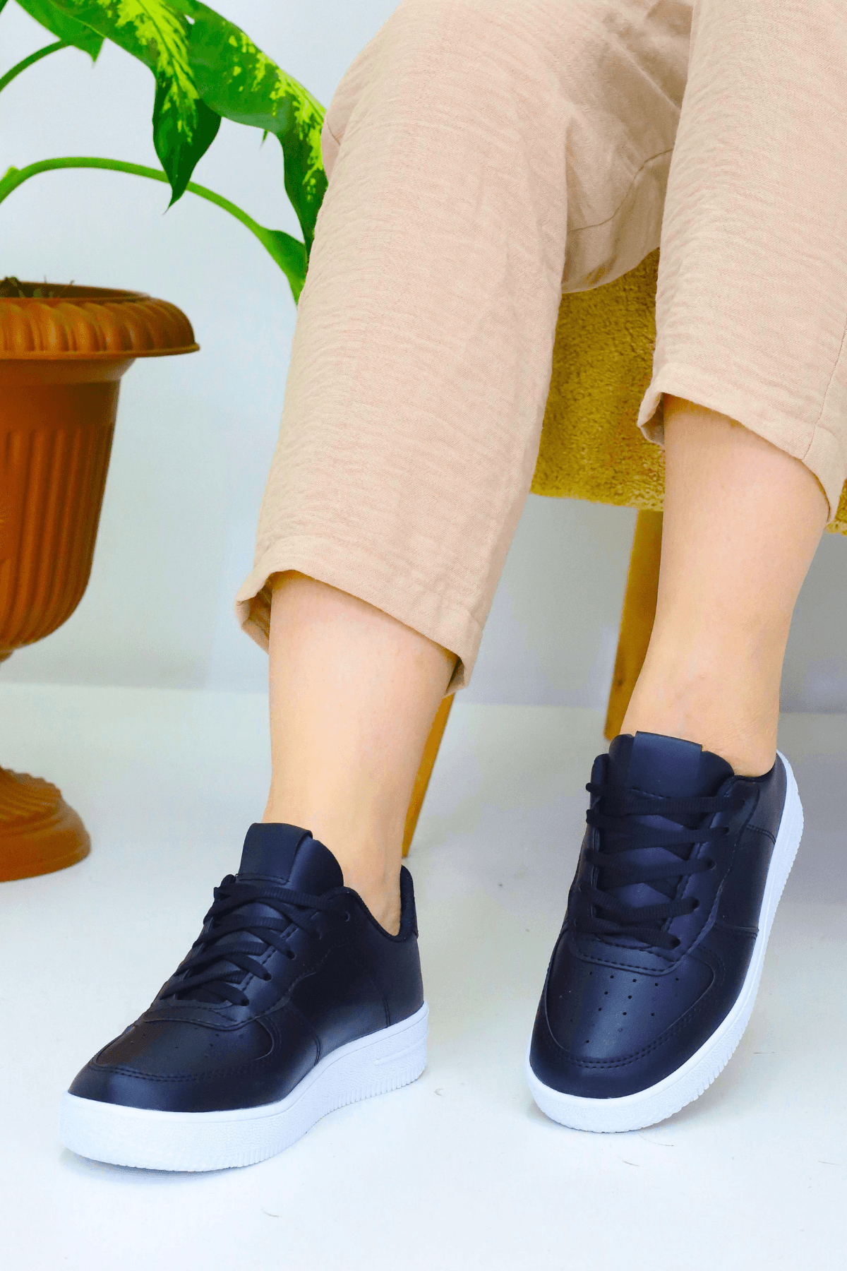 Unisex Siyah Beyaz Bağcıklı Düz Taban Spor Ayakkabı WSB4080