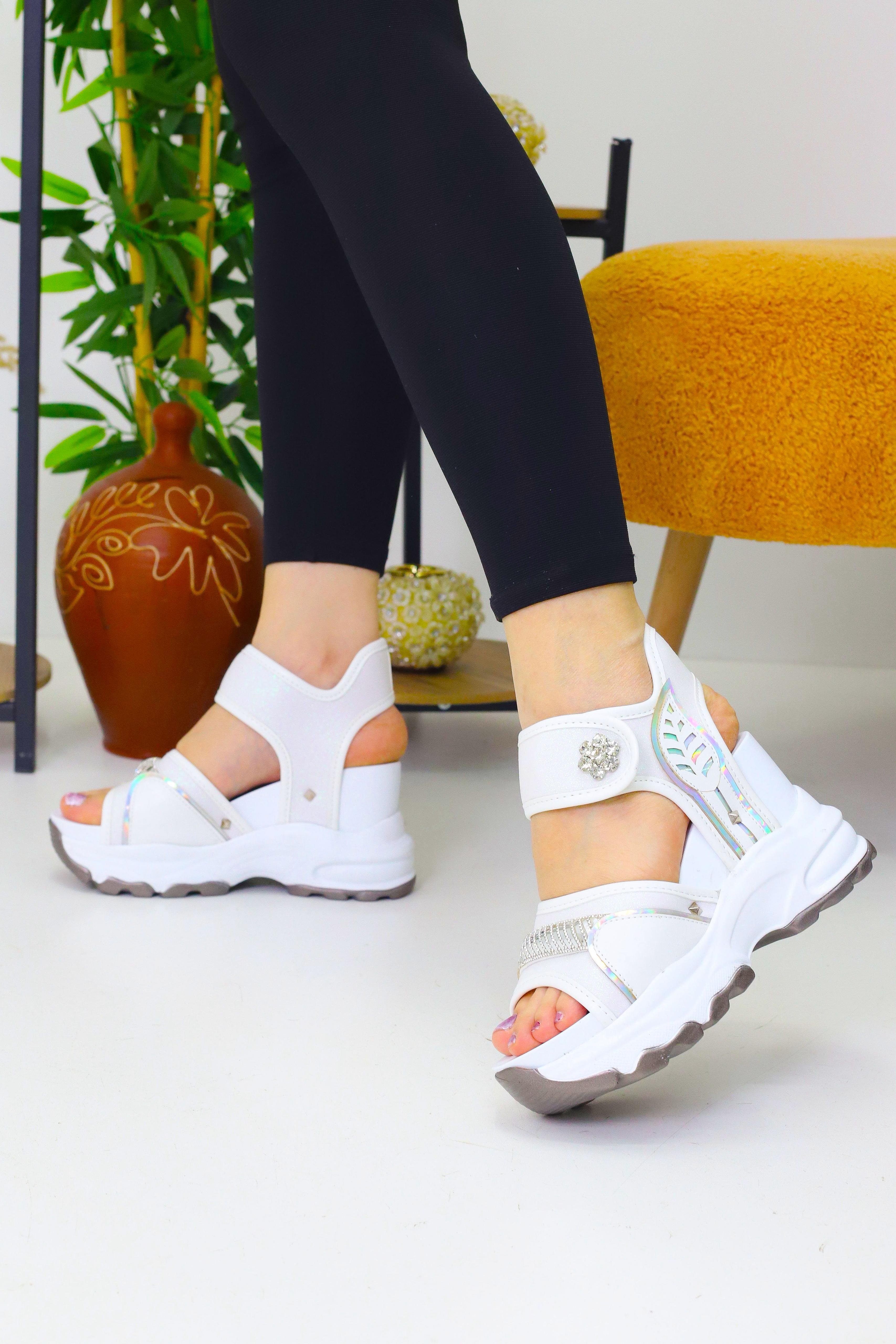 Kadın Beyaz Örgülü 10 cm Gizli Topuk Sandalet WSB3076
