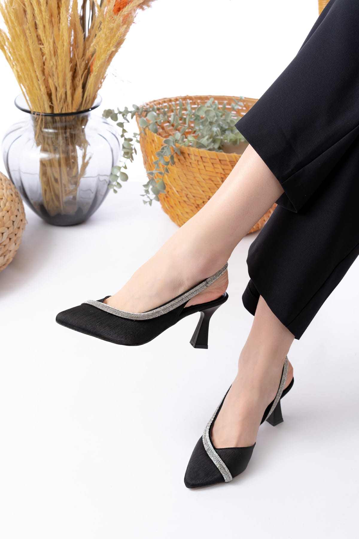 Siyah Kadın Kalın Taş Detaylı Topuklu Ayakkabı Wsb3016