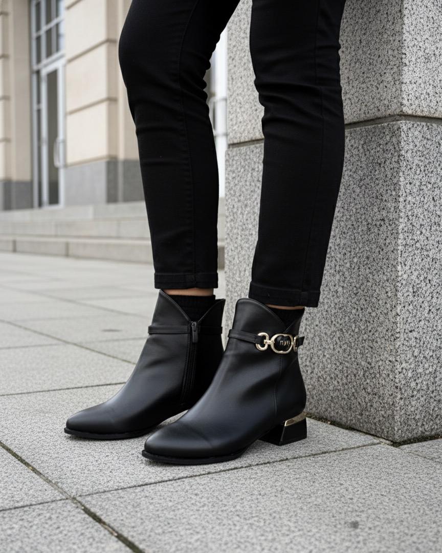 Kadın Siyah Cilt Tokalı 3 Cm Topuklu Su Geçirmez Kısa Bot WSB1154