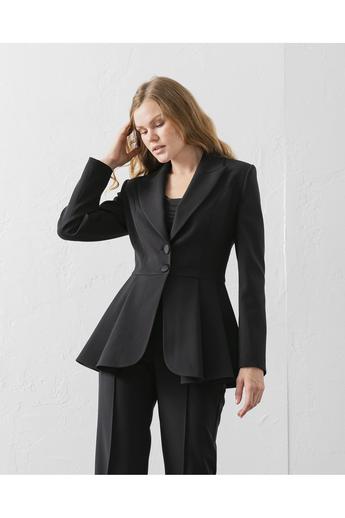 Volanlı Blazer İkili Pantolonlu Takım